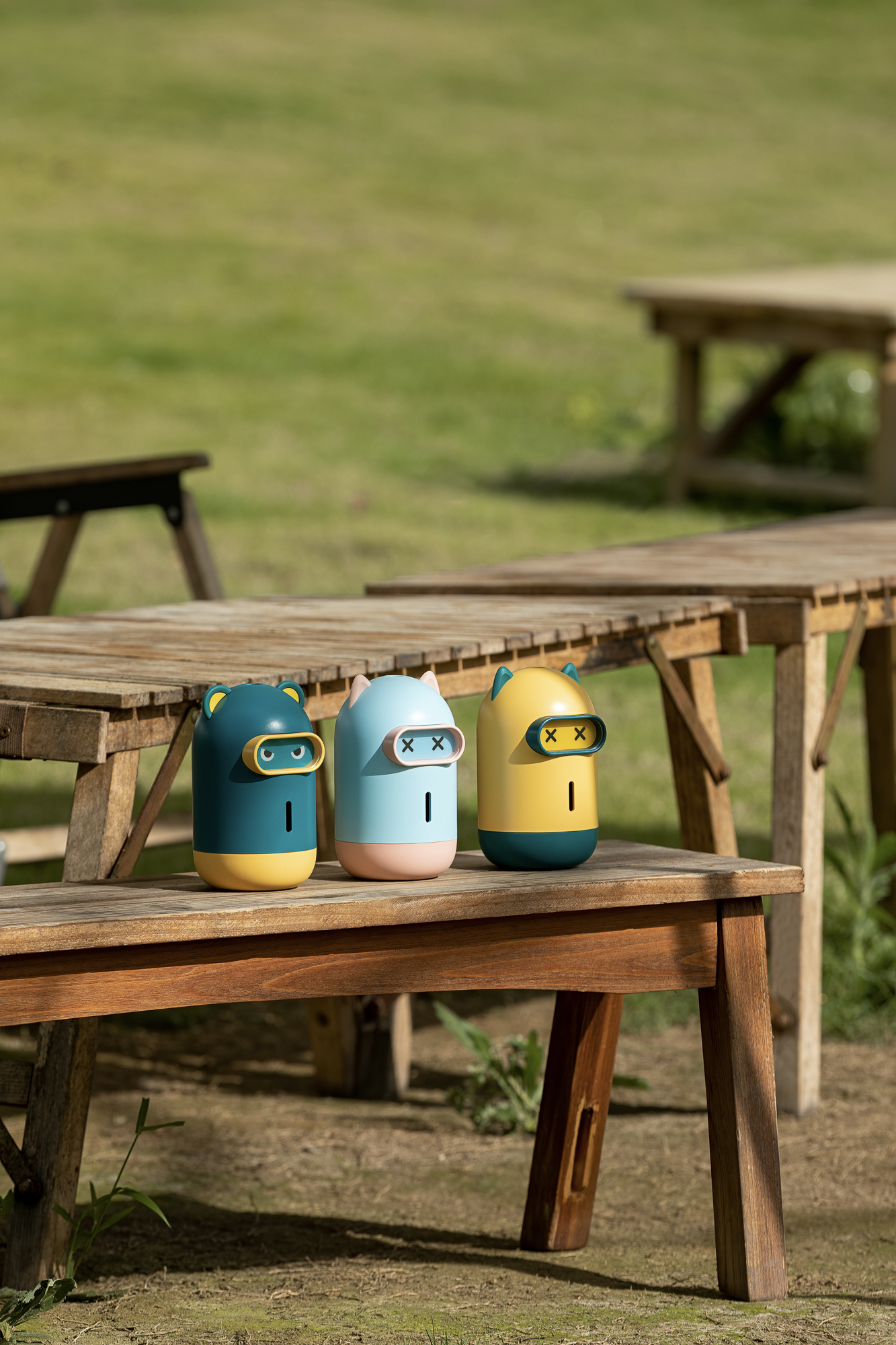 A foot at hand，mosquito killer，