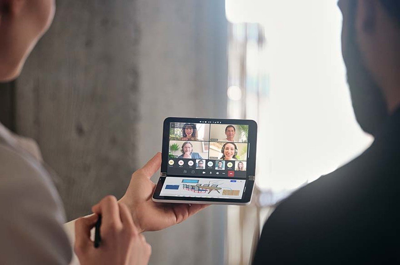 mobile phone，Folding mobile phone，industrial design，product design，Microsoft，Surface Duo，