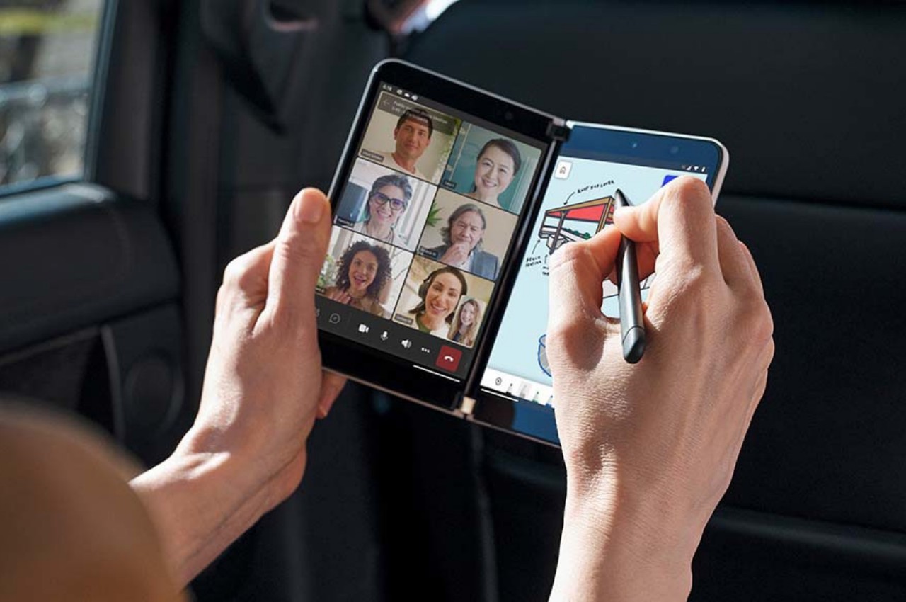 mobile phone，Folding mobile phone，industrial design，product design，Microsoft，Surface Duo，