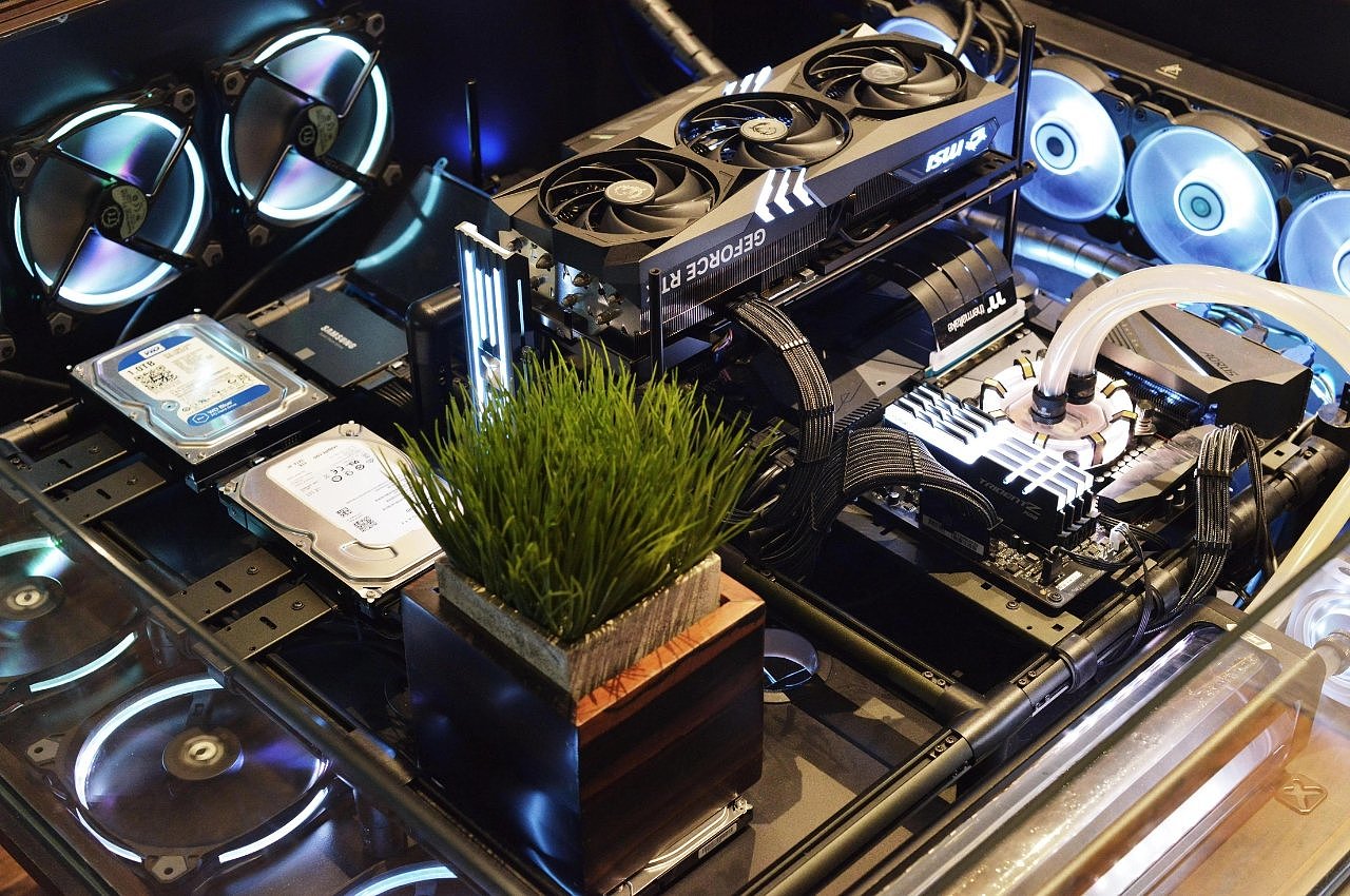 Reddit，customized，Z590 Aorus Pro AX Motherboard，Intel 1190K CPU，Logitech G560 Gaming Speaker，Glass table，Kumag 1989，