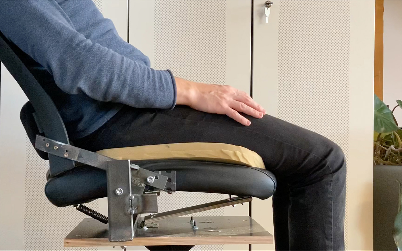 ITO Design，hug，furniture design ，product design，Ergonomics，self-balancing system，customized，Seamless design，