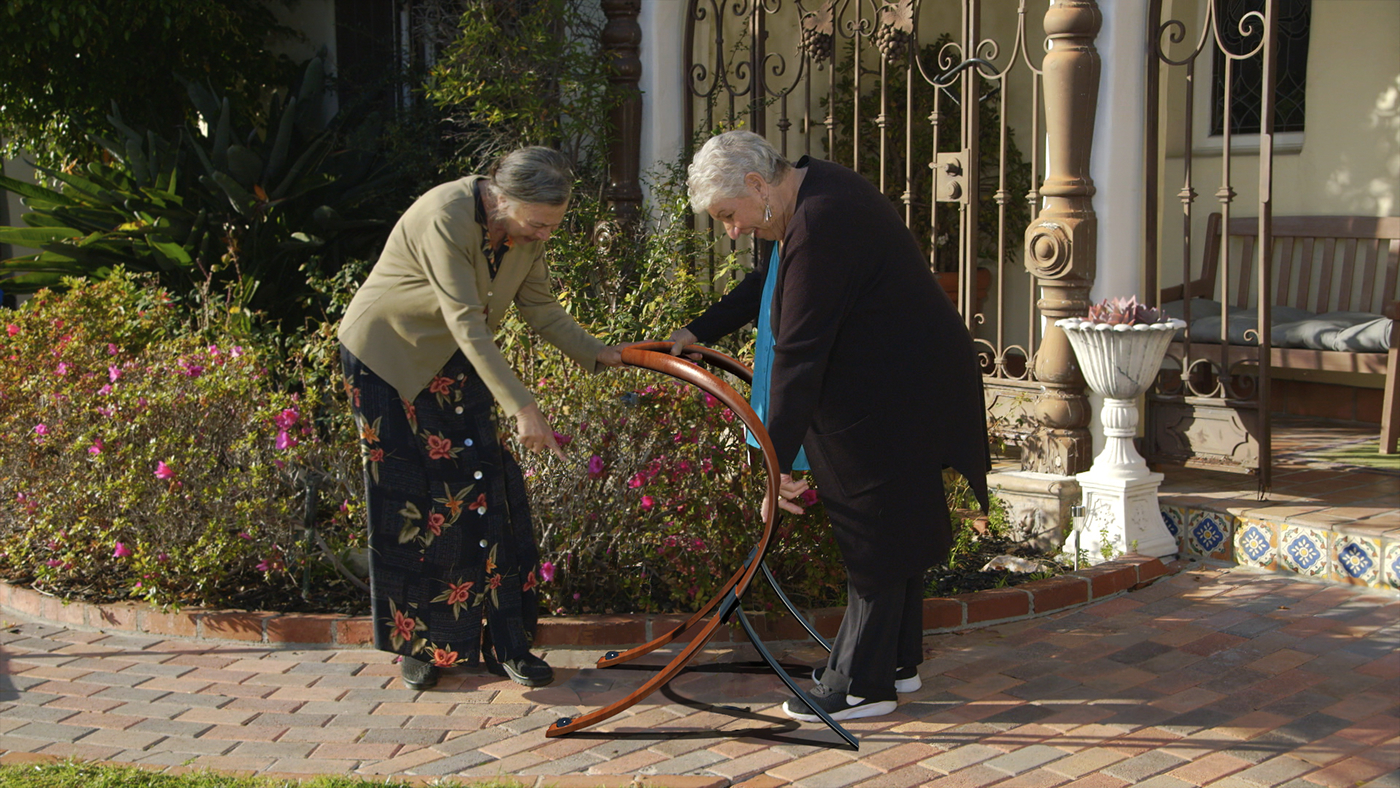 Walker，bend，aged，