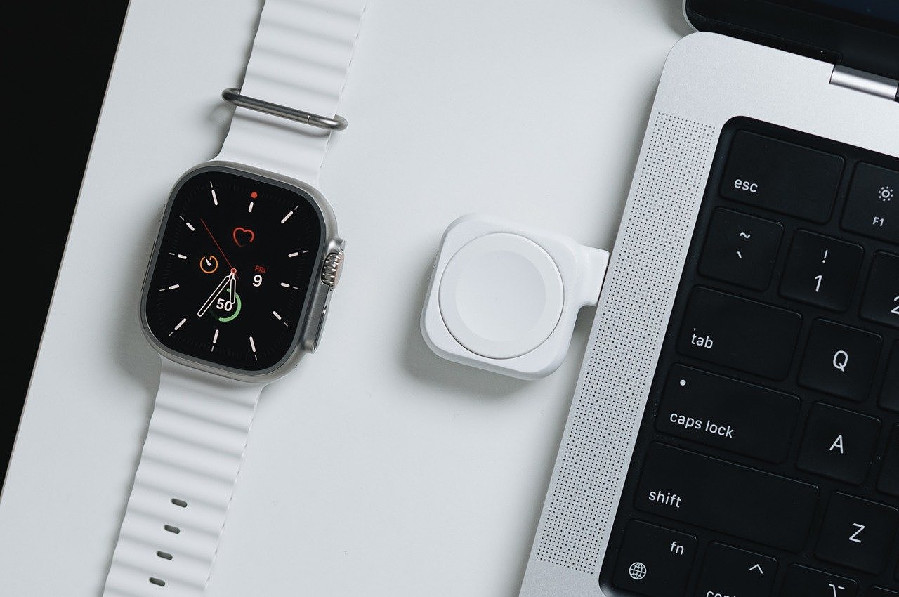 Loke Fong Koh，极简主义，Apple Watch 快速充电器，产品设计，可用性，便携性，Maco Go 2，