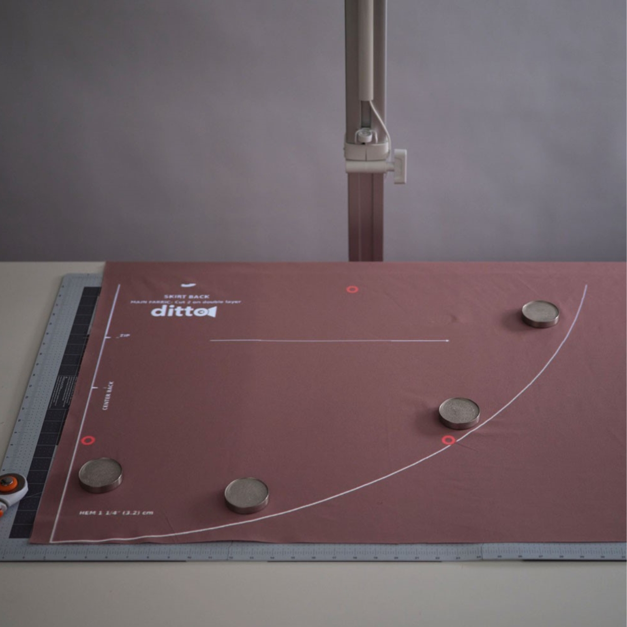 clothing design，Projective lamp，Sewing machine，