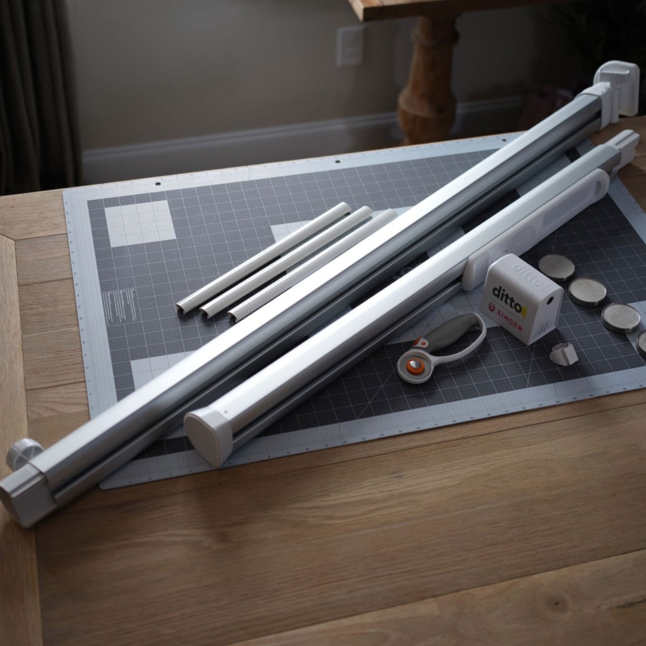 clothing design，Projective lamp，Sewing machine，