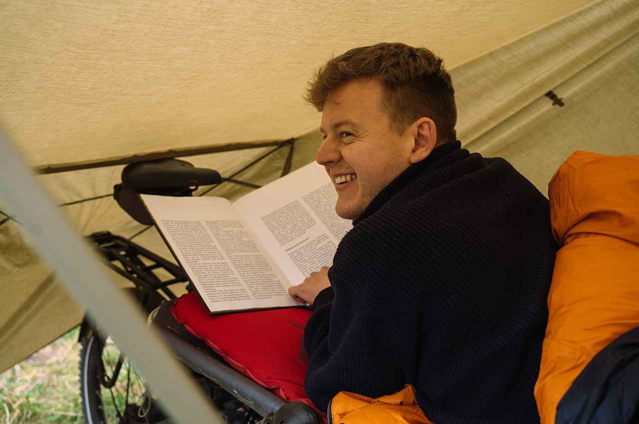 Electric bicycle，sleep，camping，