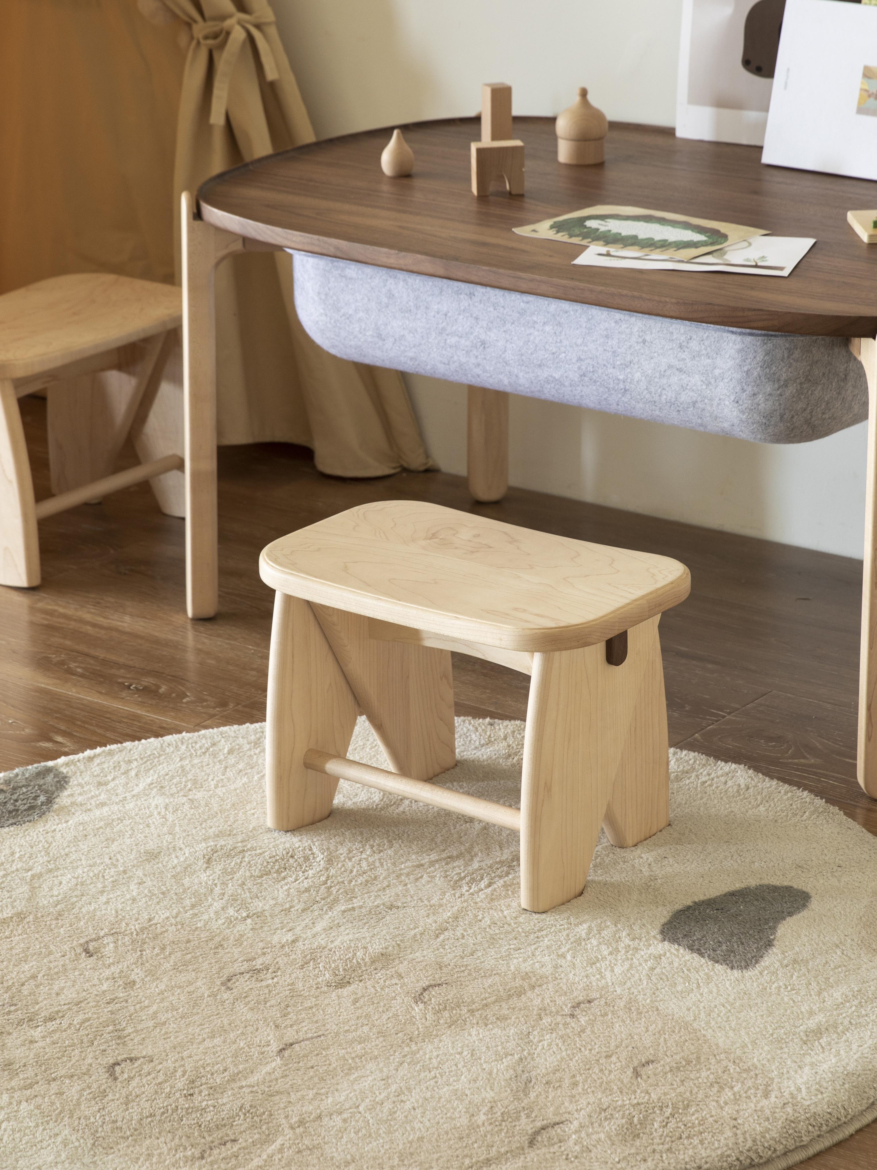 Children's furniture，Solid wood furniture，Original design，furniture design ，Children's table，stool，