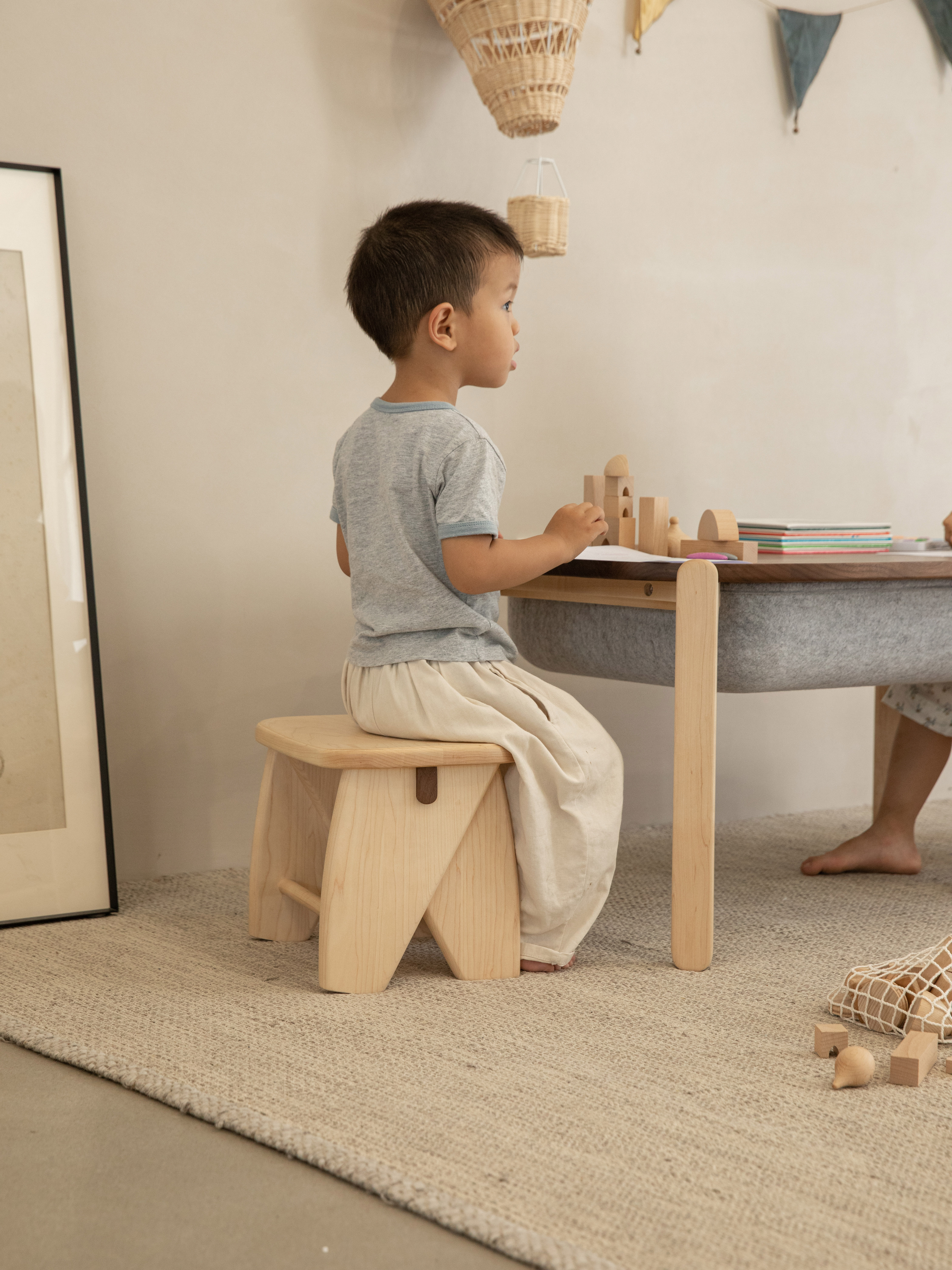 Children's furniture，Solid wood furniture，Original design，furniture design ，Children's table，stool，