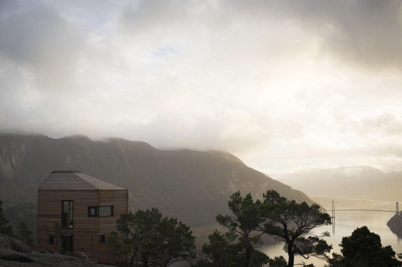 Cedar Cottage，Norway，Steep cliff，