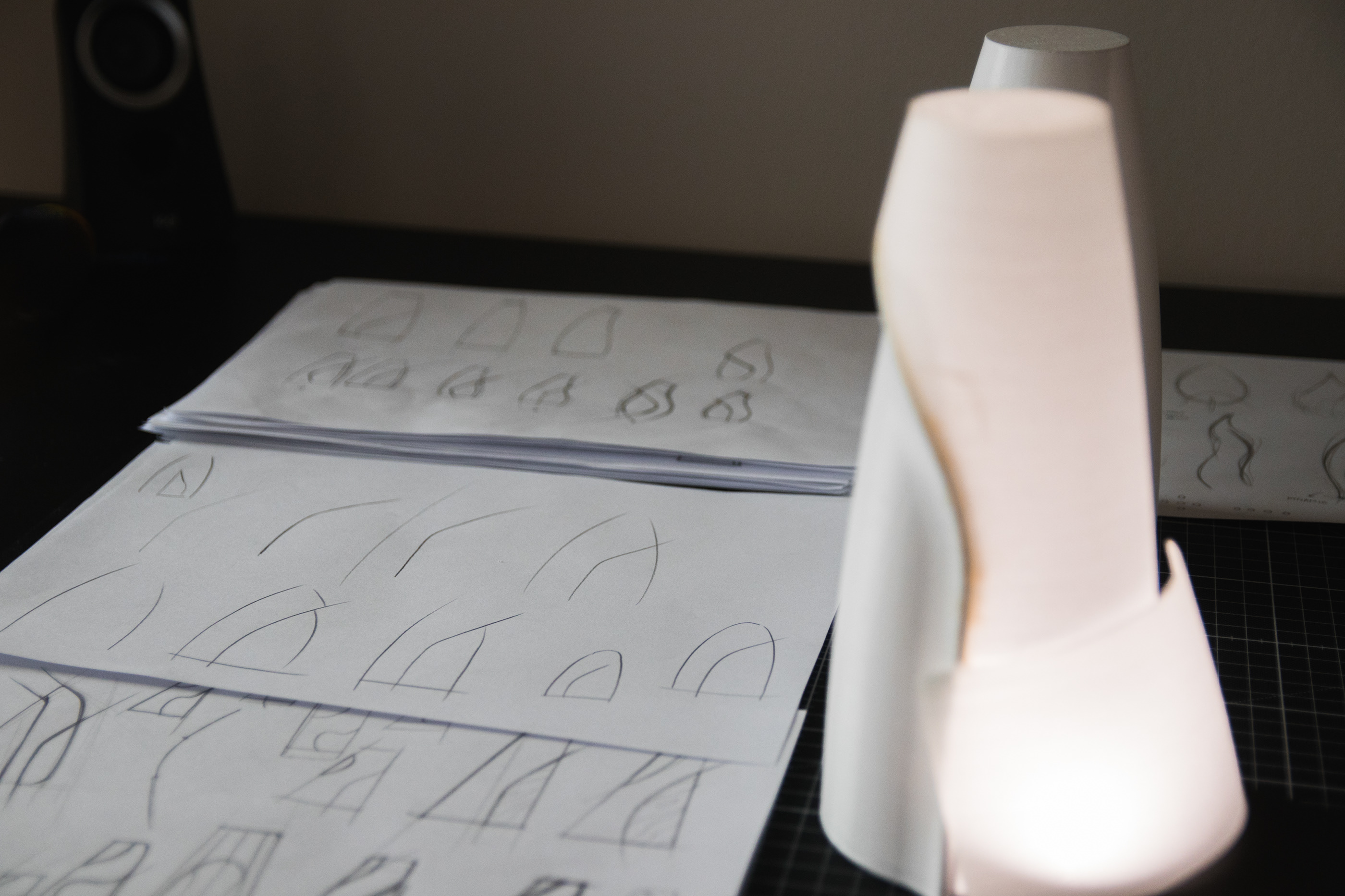 lamps and lanterns，Warm color，Entangled，