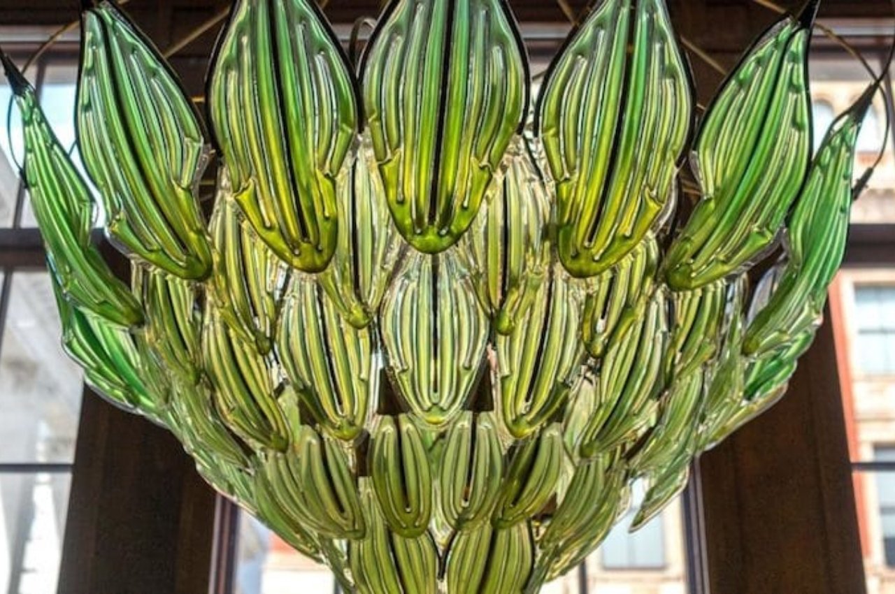 a chandelier，Chandelier design，Environmental protection design，air cleaner，