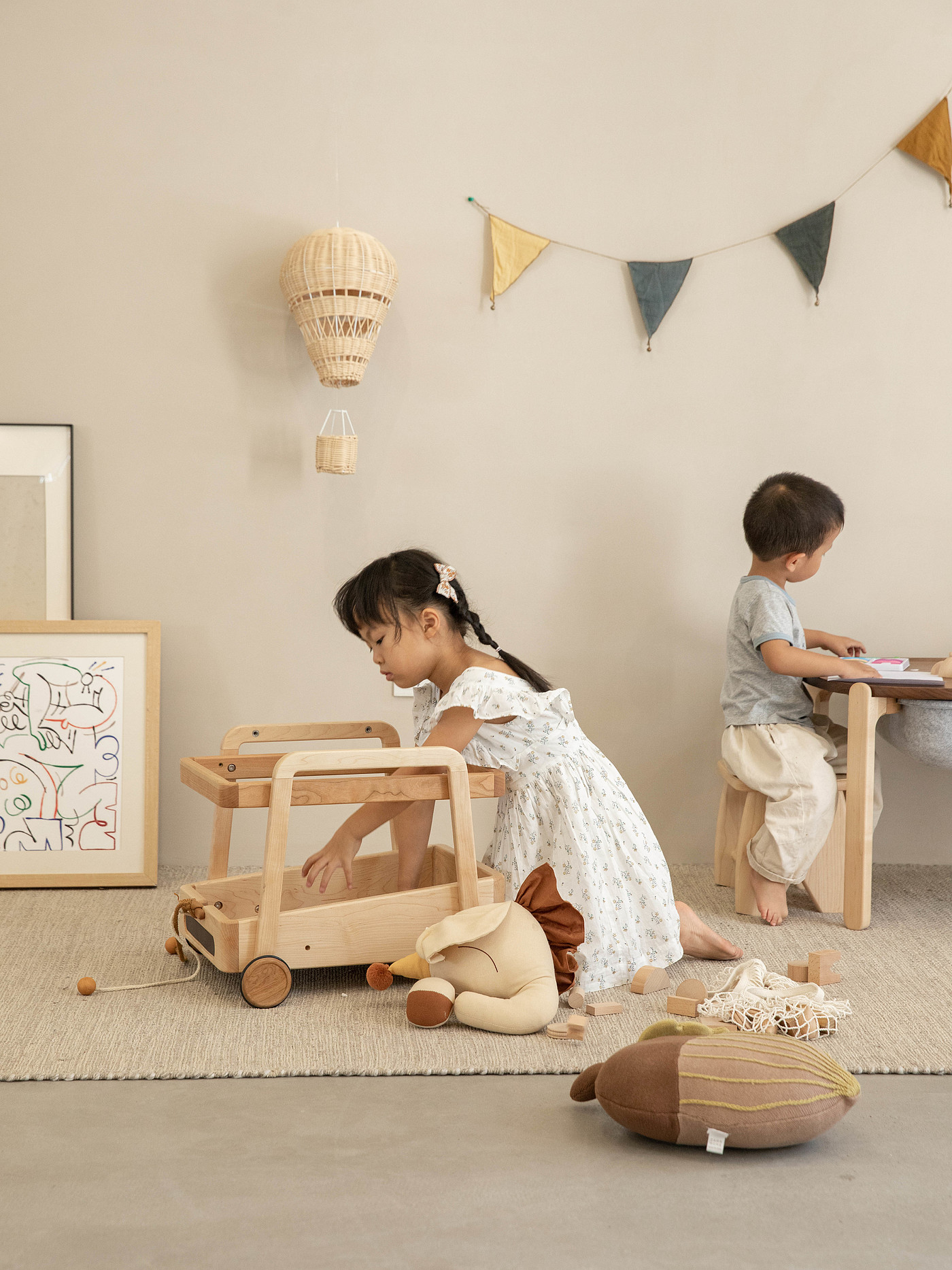 Children's furniture，Solid wood furniture，Original design，furniture design ，Trolley，Storage rack，bookshelf，Toy rack，