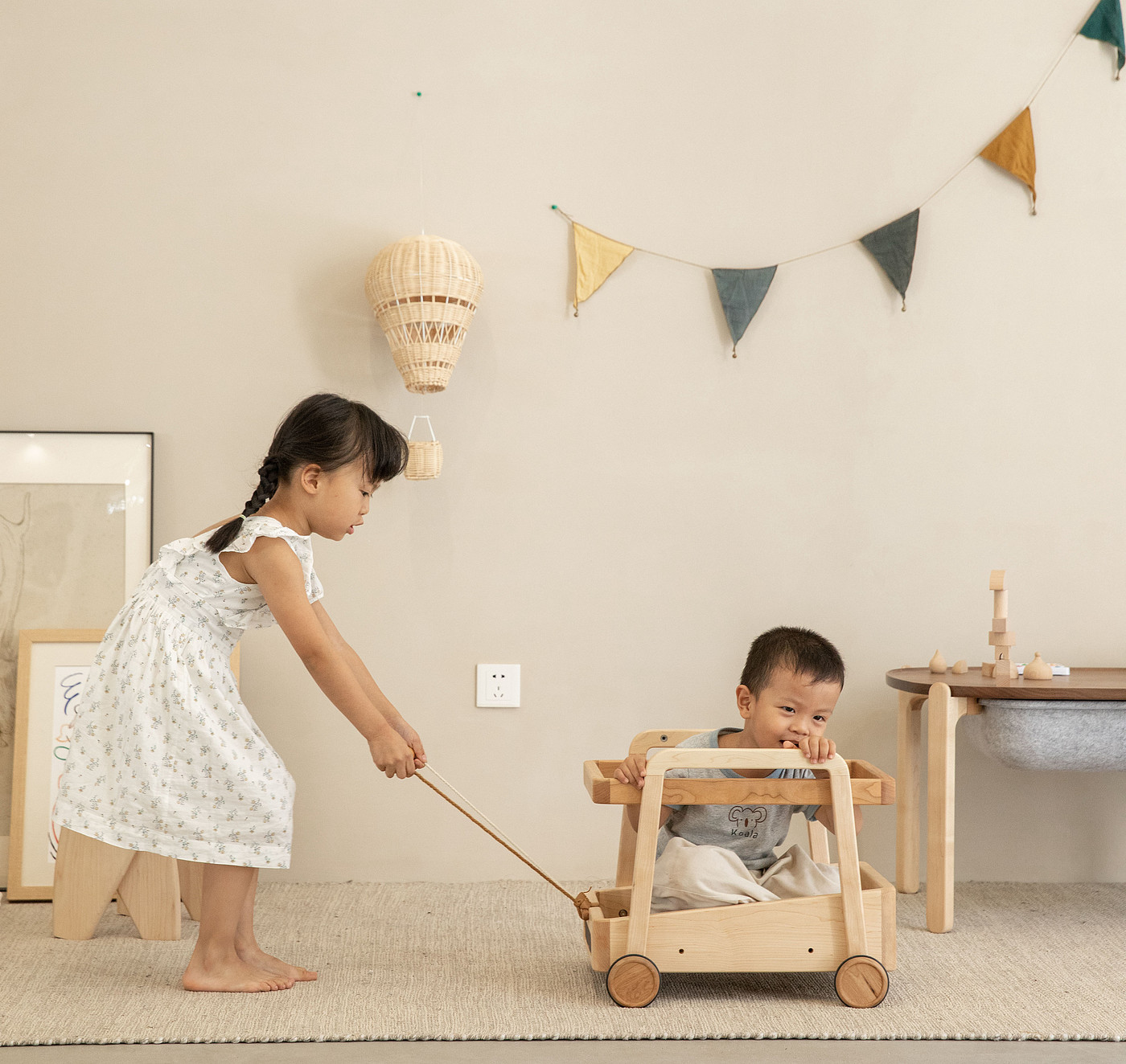 Children's furniture，Solid wood furniture，Original design，furniture design ，Trolley，Storage rack，bookshelf，Toy rack，