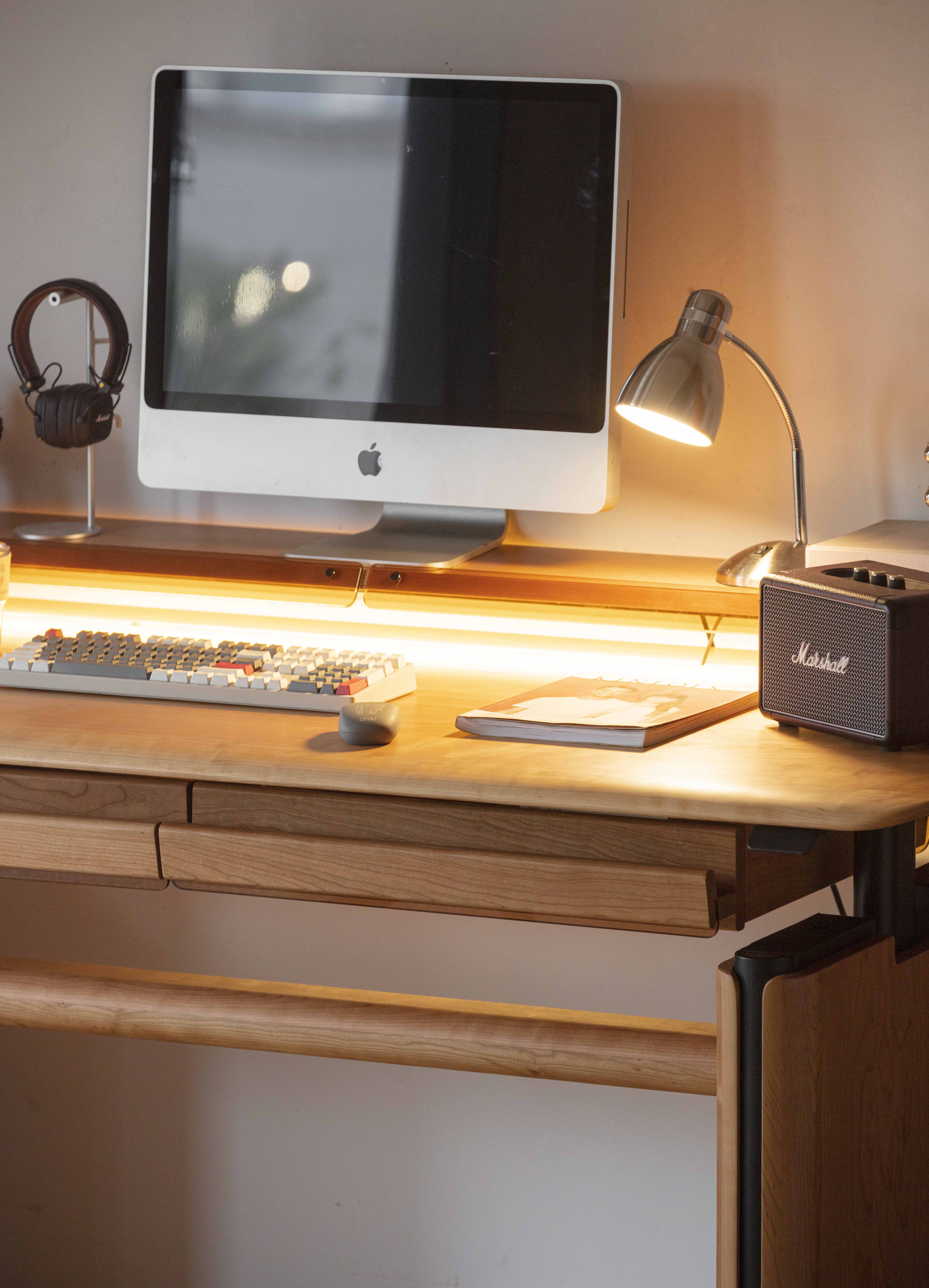 furniture design ，Solid wood furniture，Original design，desk，Desk design，