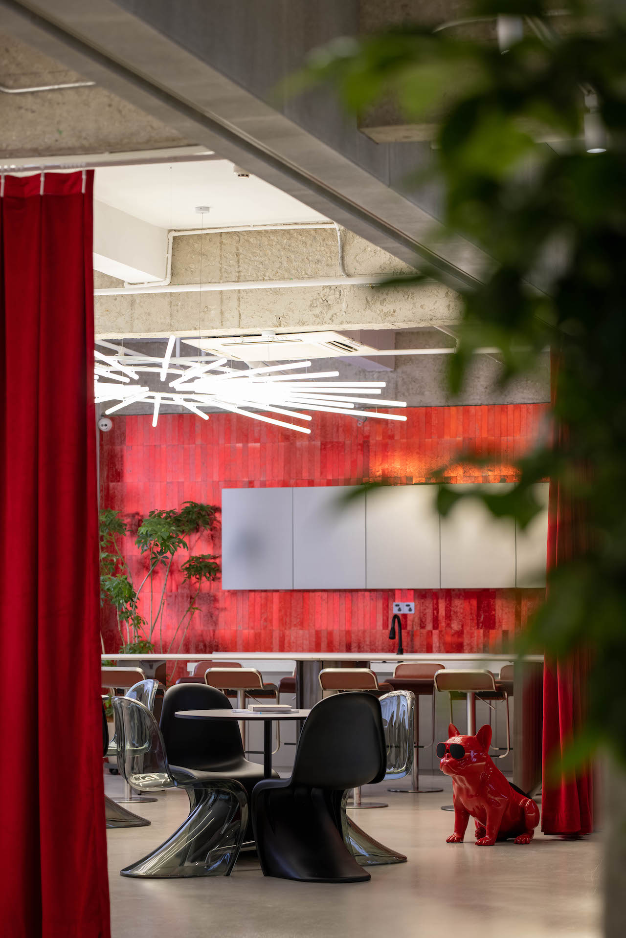 recruit，Young team.，product design，Brand design，packing design，Visual design，business affairs，Good simple geometry，