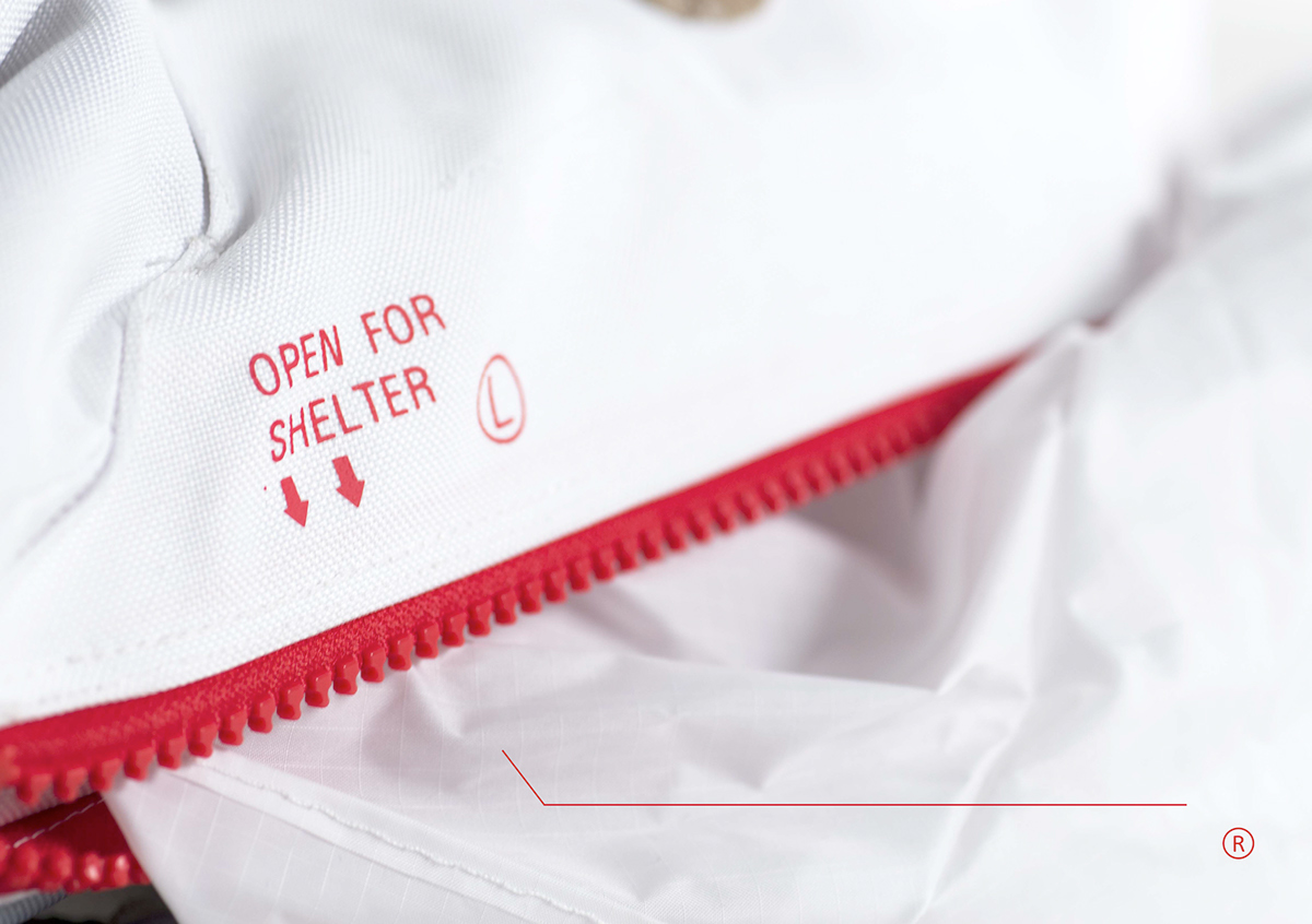 white，package，a bag，Travelling bag，outdoors，Travel，pack，