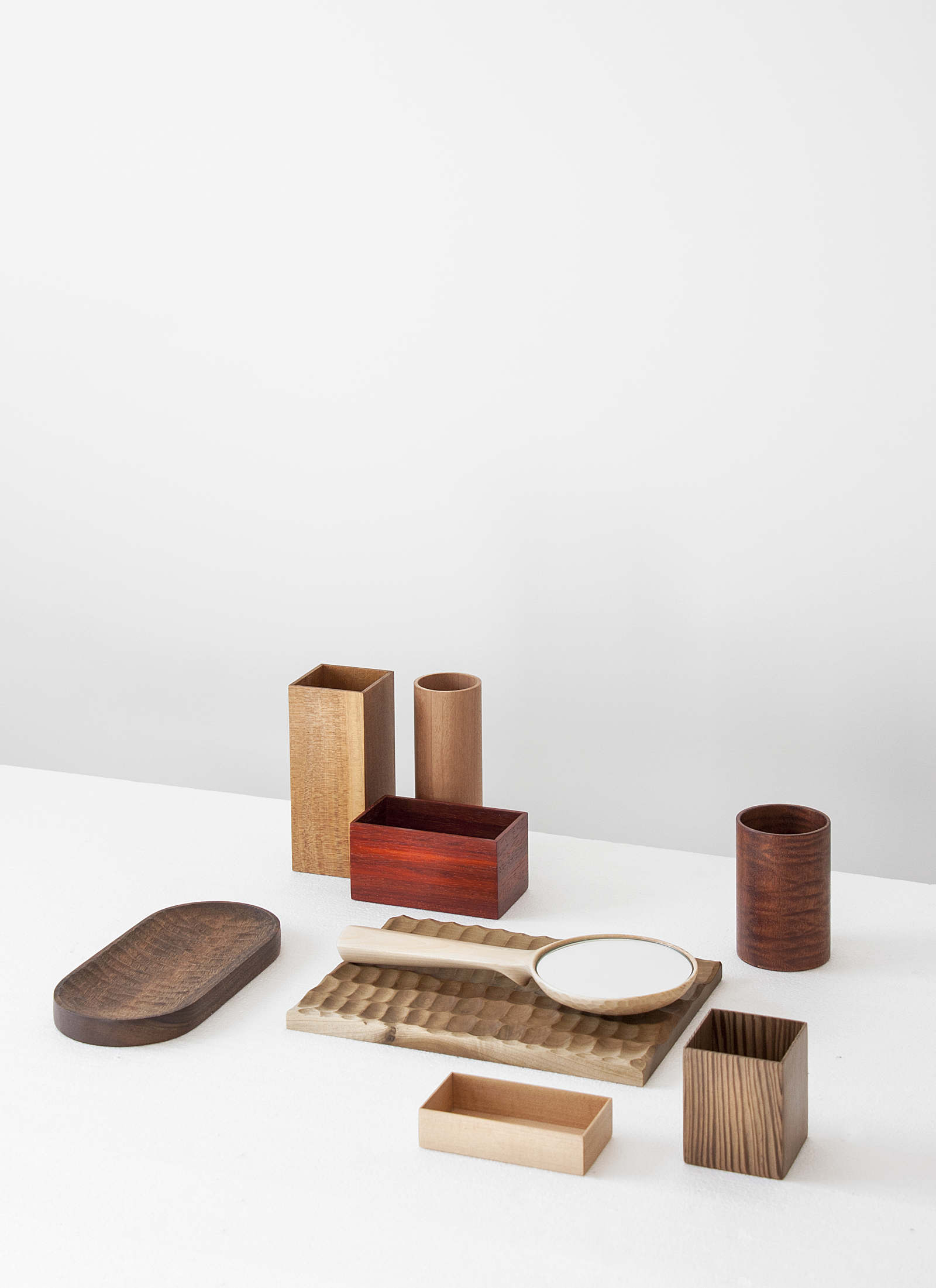 Desktop object，wooden ，