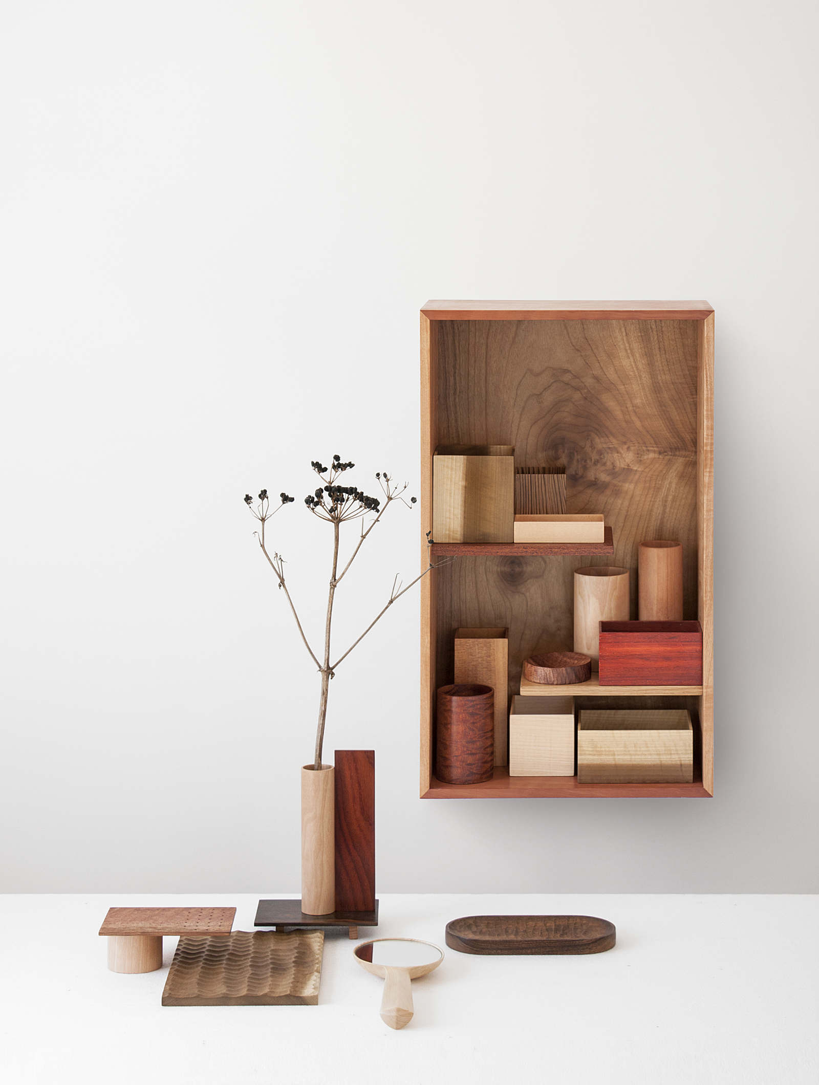 Desktop object，wooden ，