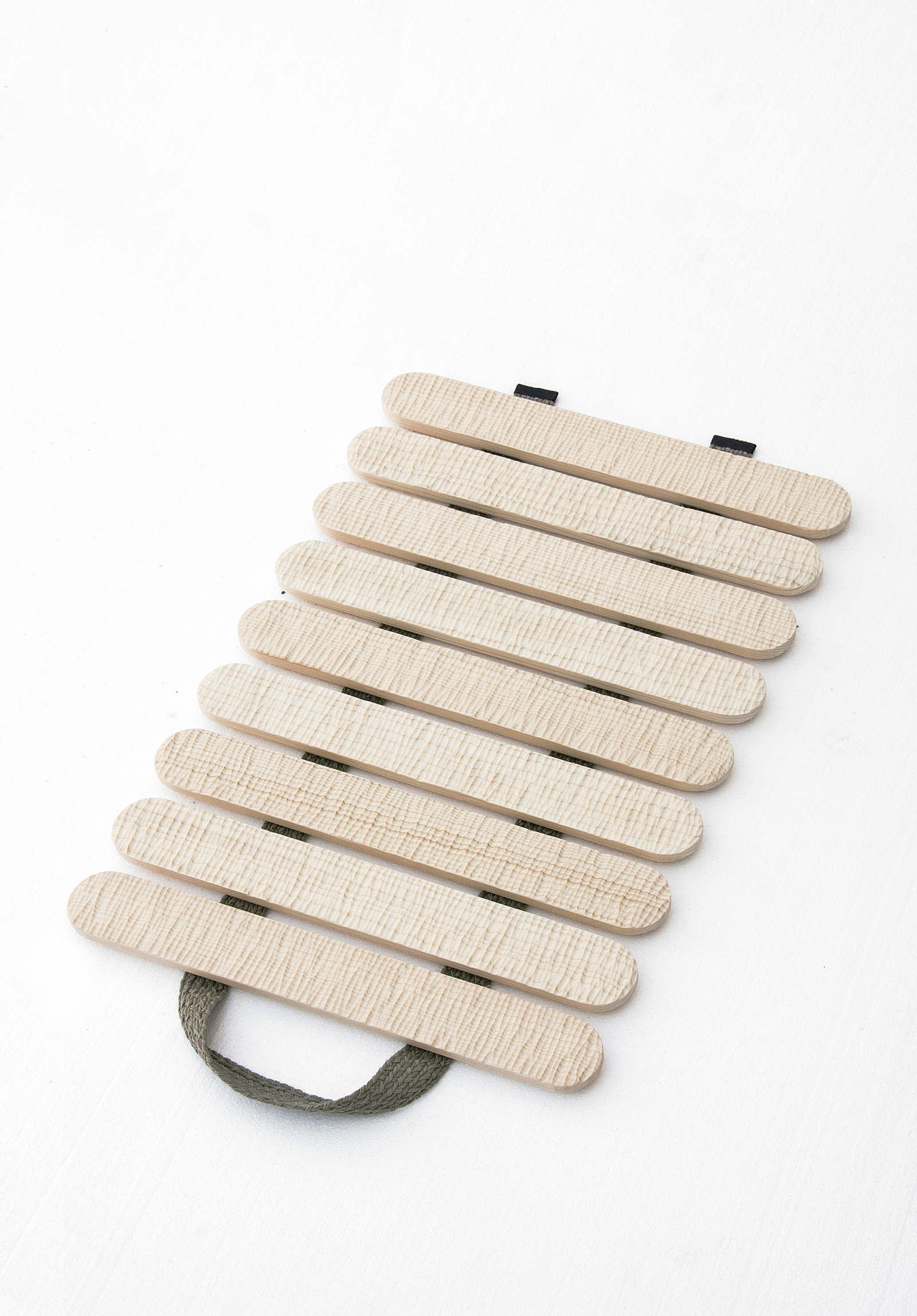 Desktop object，wooden ，