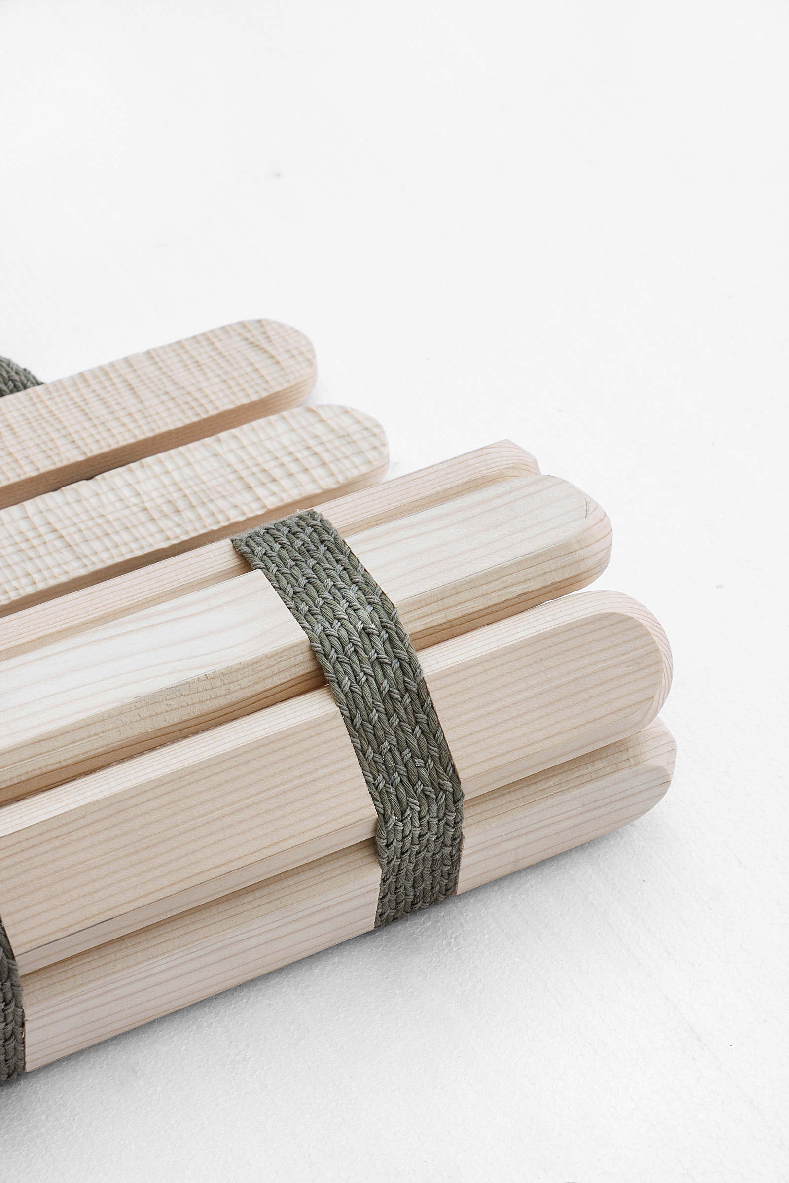 Desktop object，wooden ，