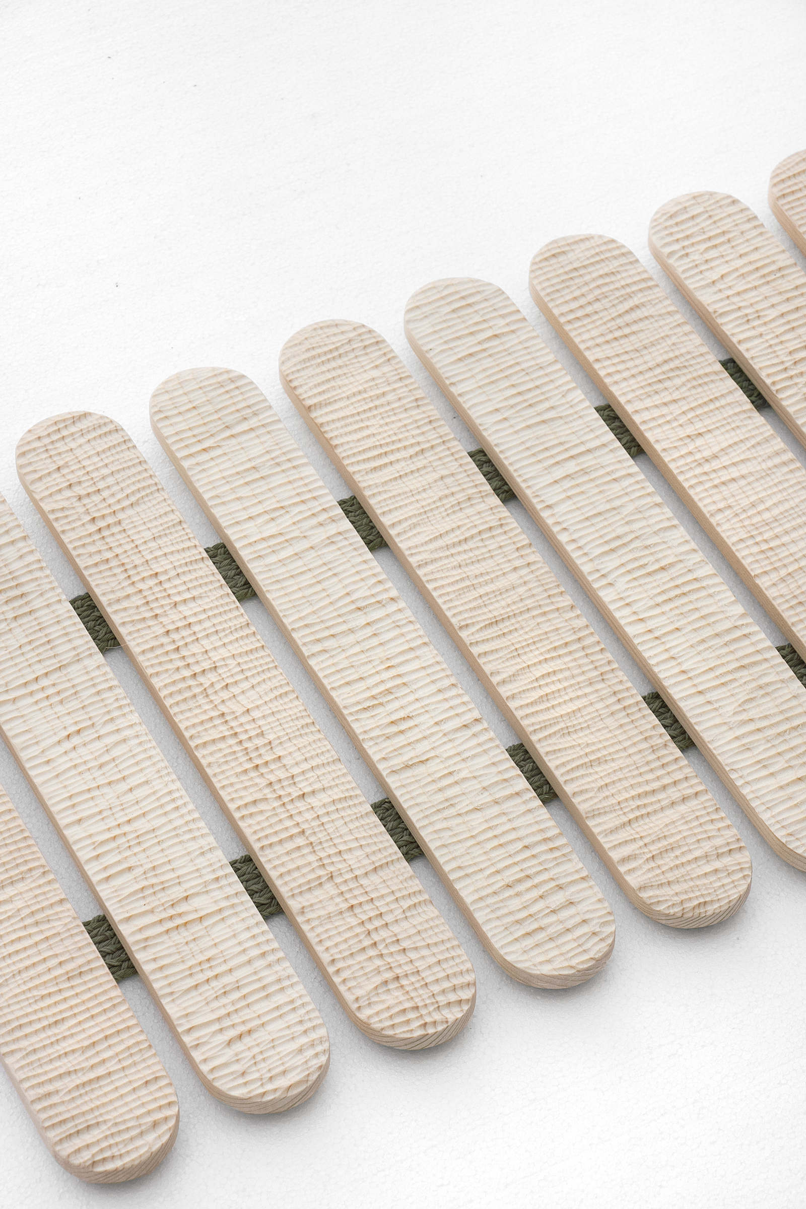 Desktop object，wooden ，