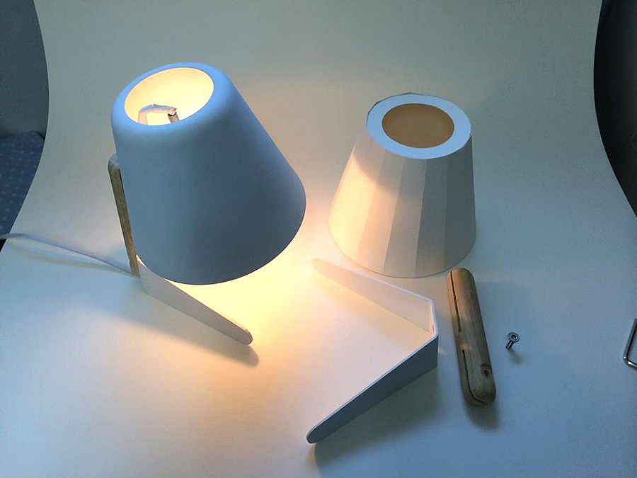 Desk lamp，Wooden pole，Adjustable，Button，