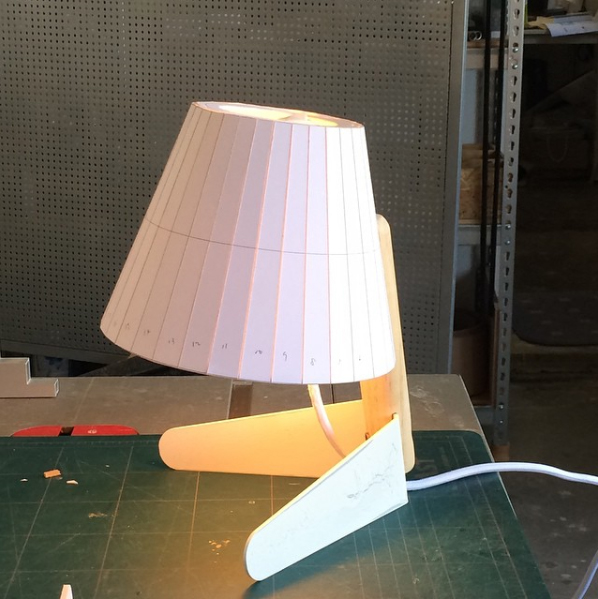 Desk lamp，Wooden pole，Adjustable，Button，