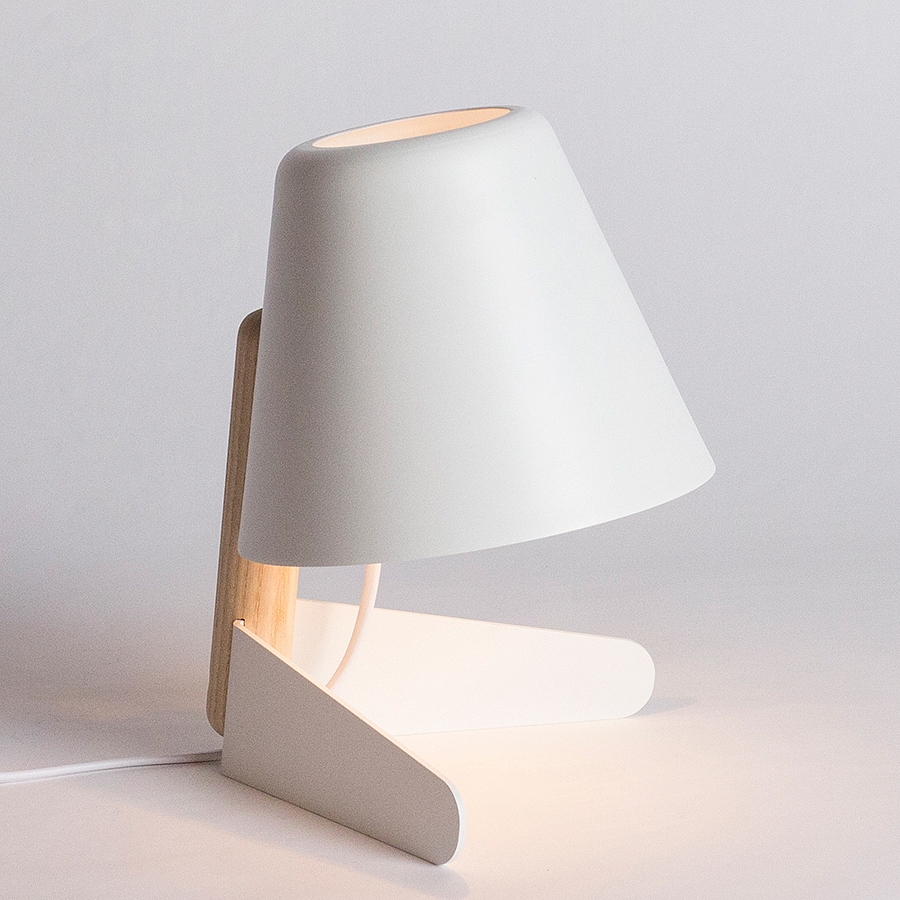Desk lamp，Wooden pole，Adjustable，Button，