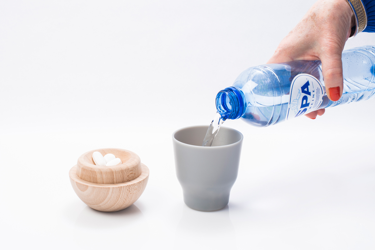 Pill container，wood，naughty，