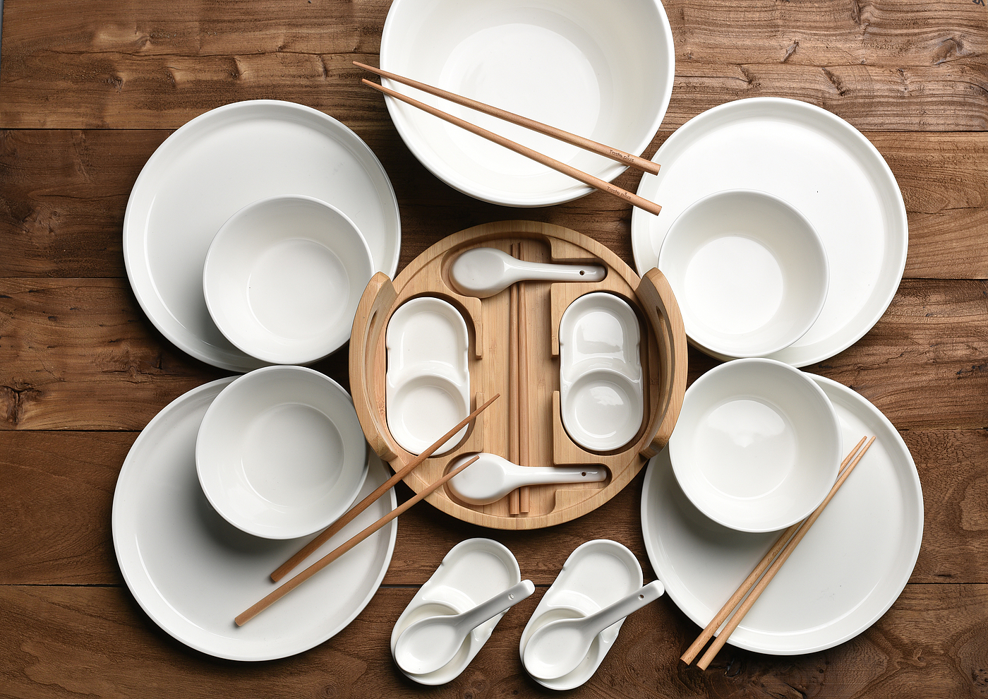 Northern Europe，Pure white ceramics，Receive，Small family dining table set，