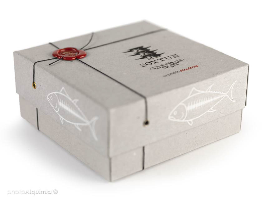 kitchen，tableware，Japan，dish，fish，ceramics，