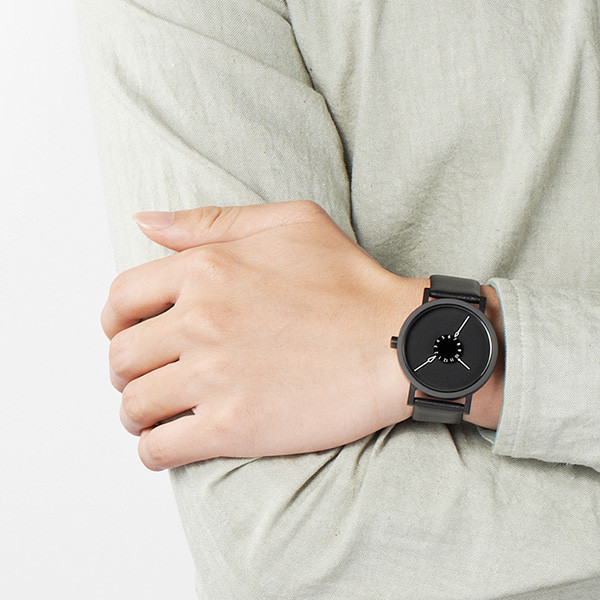 black，Wrist watch，surface，quartz watch，Fashion Watch，