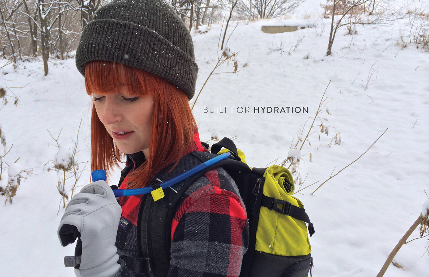 knapsack，fashion，DSLR，outdoors，on foot，Hand drawn，