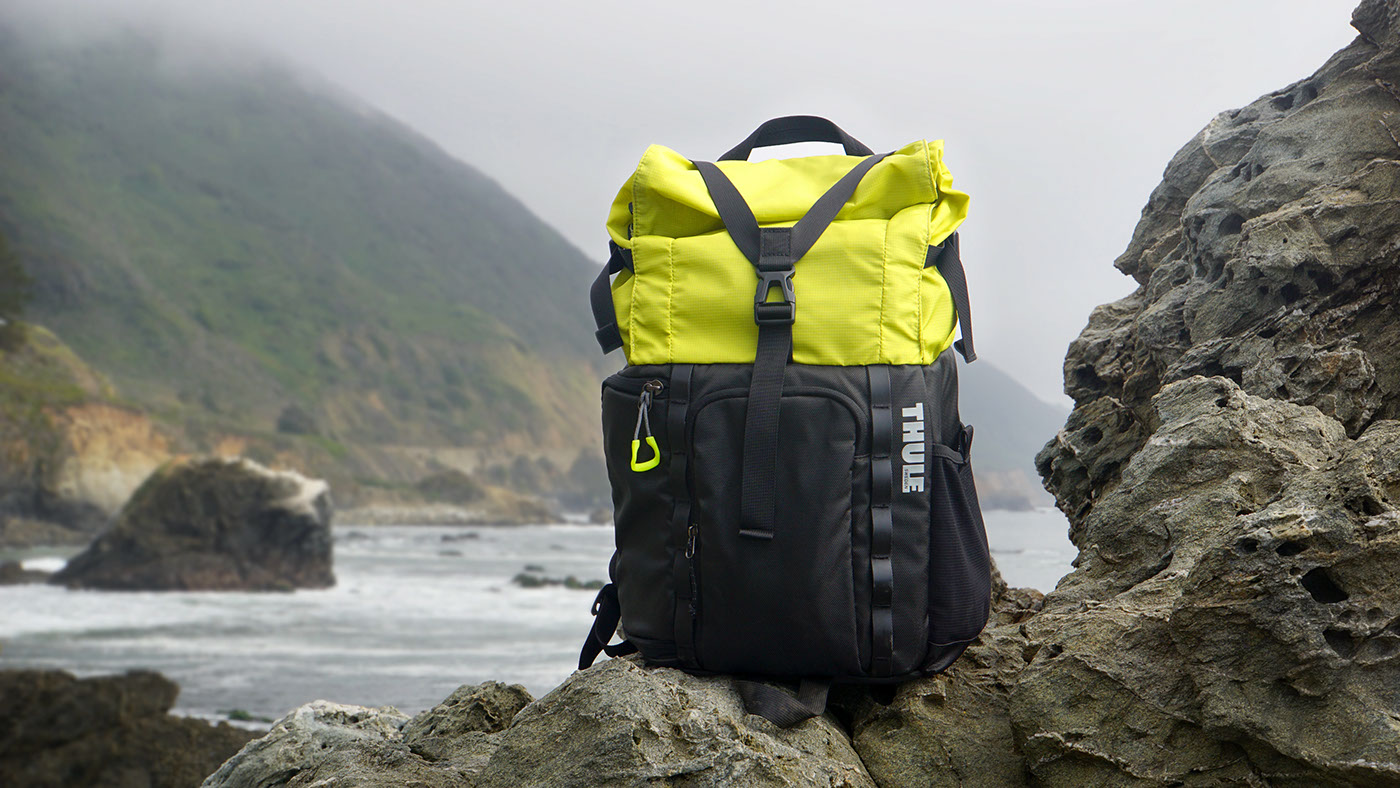 knapsack，fashion，DSLR，outdoors，on foot，Hand drawn，