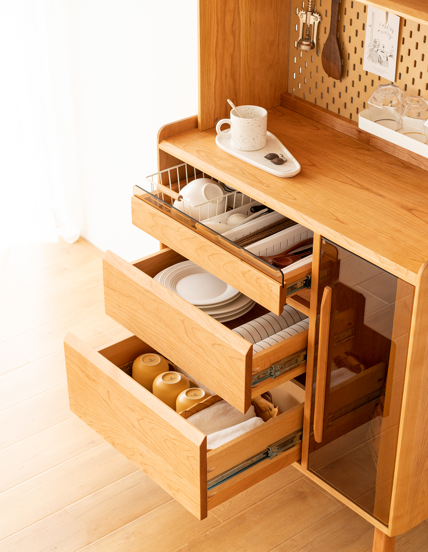 Solid wood furniture，furniture design ，Cherry wood furniture，Side cabinet，Sideboard，product design，