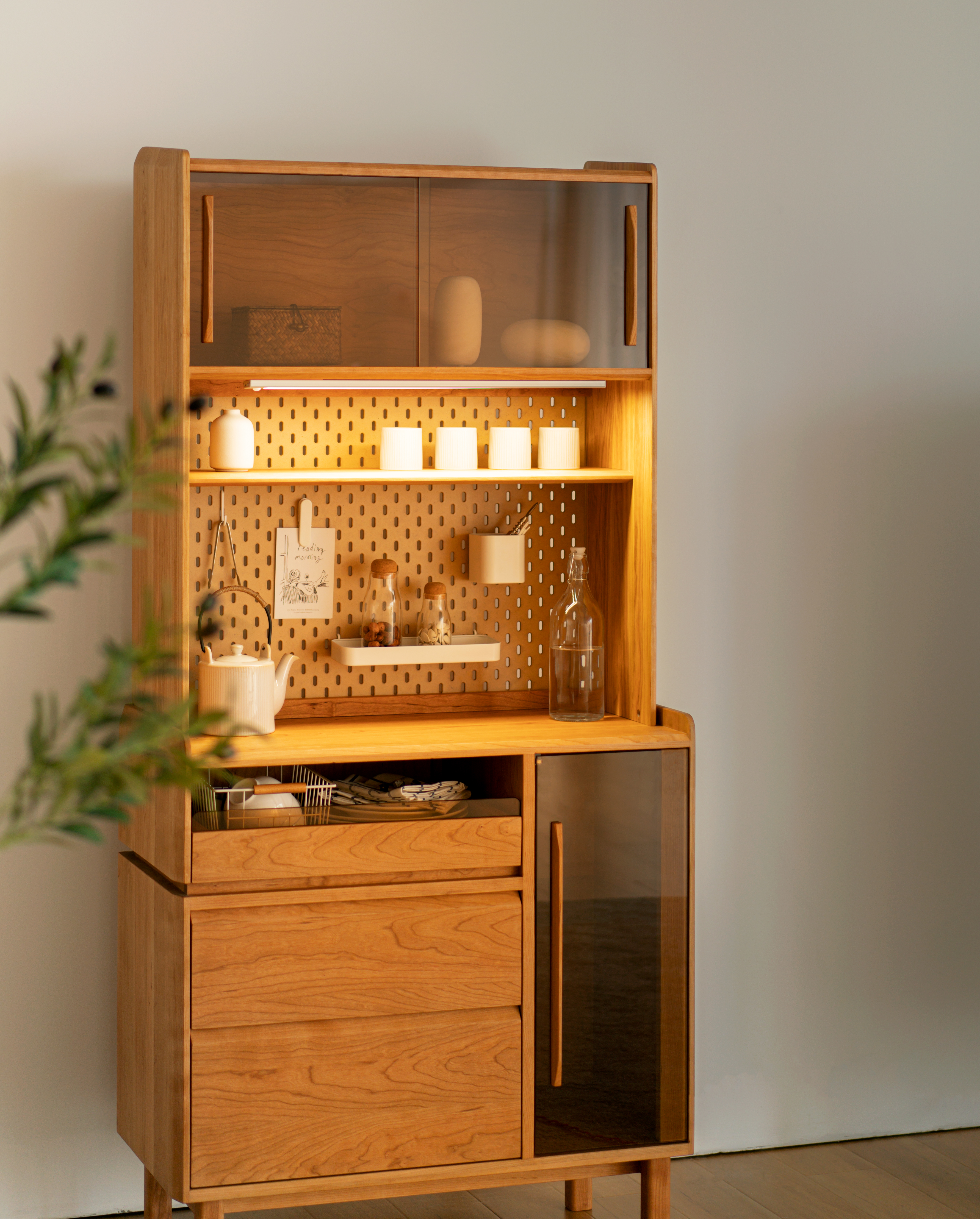 Solid wood furniture，furniture design ，Cherry wood furniture，Side cabinet，Sideboard，product design，