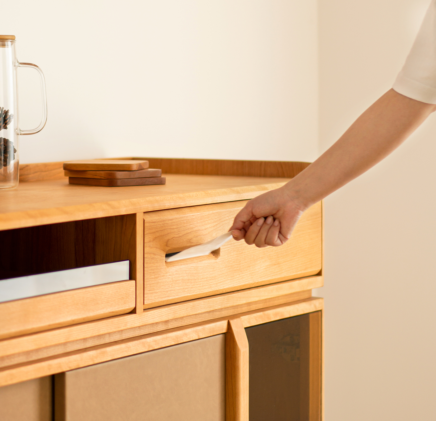 Solid wood furniture，Sideboard，Side cabinet，product design，Household products，