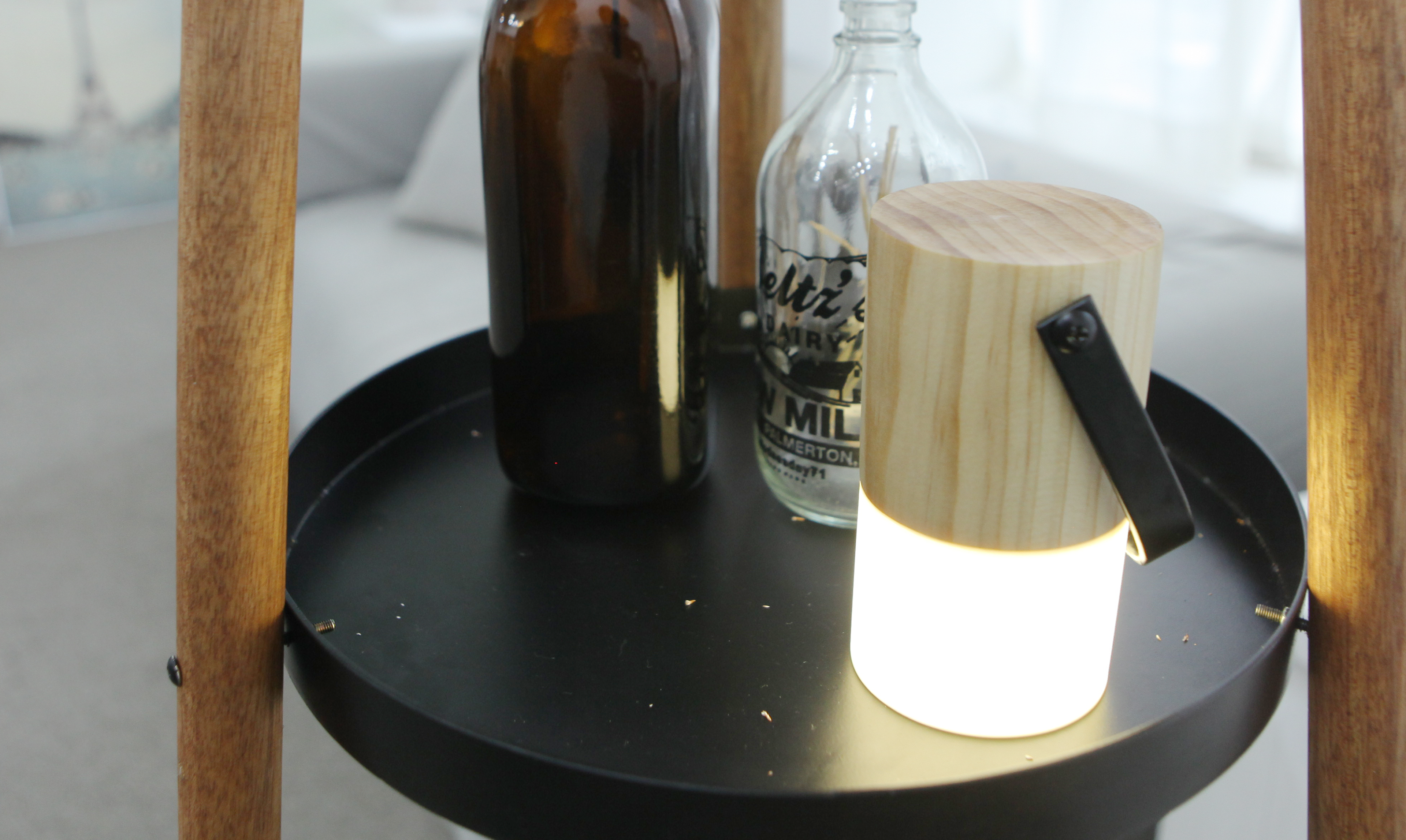 Floor lamp，Celator.，product design，woodiness，