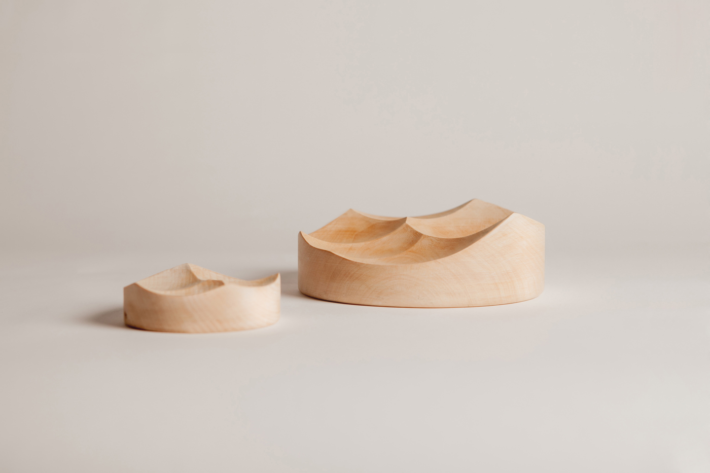 由kutarq studio雕刻而成的置物托盘设计