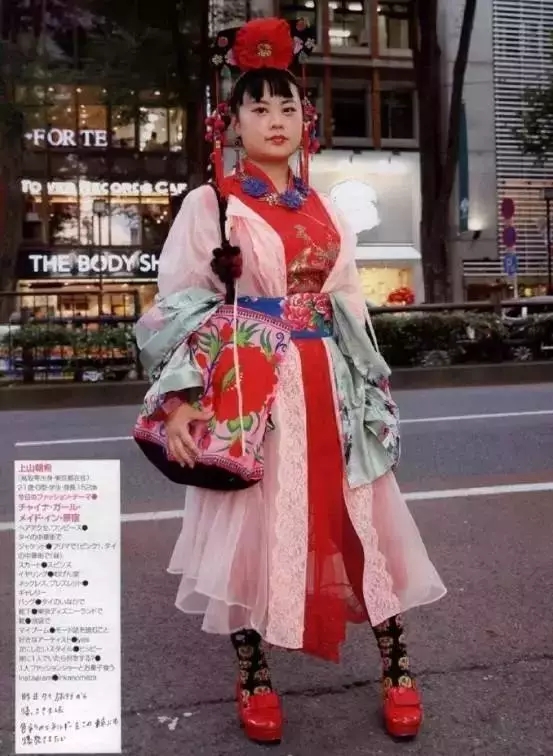 the Imperial Palace，Hanfu，Chinese style clothing，museum，Qifeng lamp，