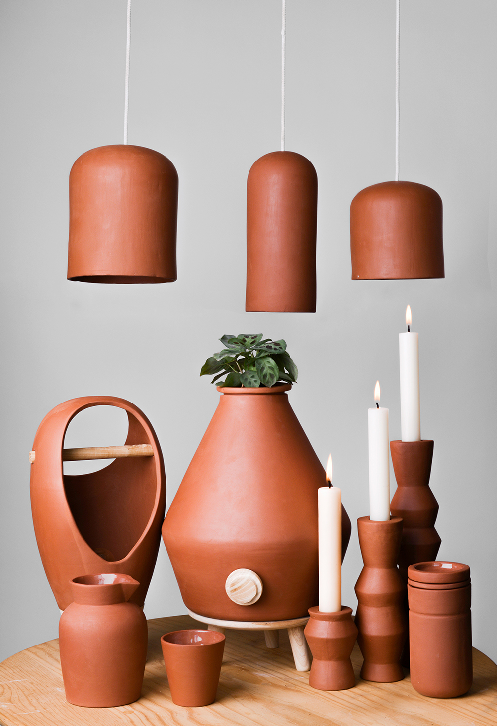 lamps and lanterns，manual，portable，texture of material，