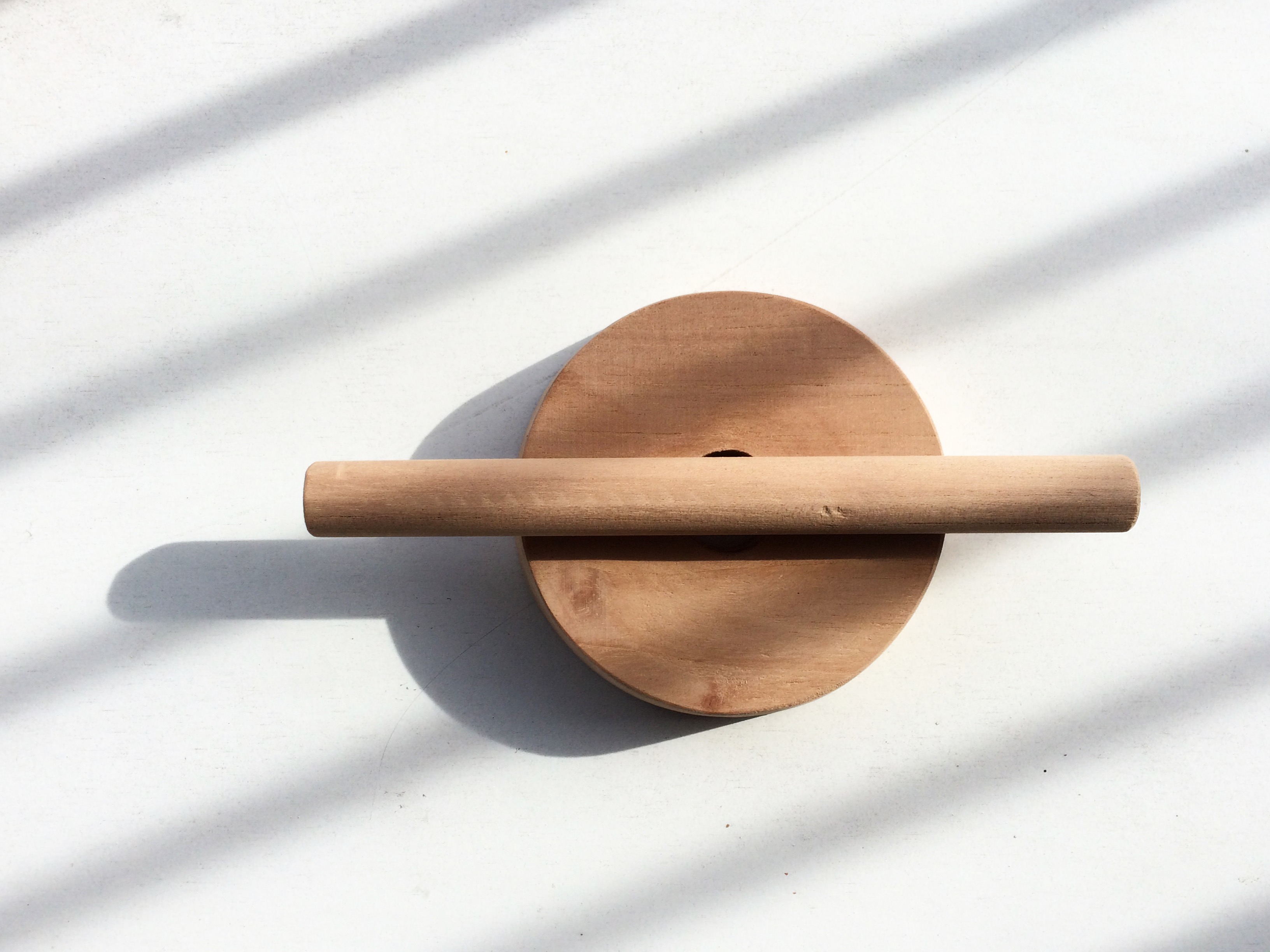 lamps and lanterns，manual，portable，texture of material，