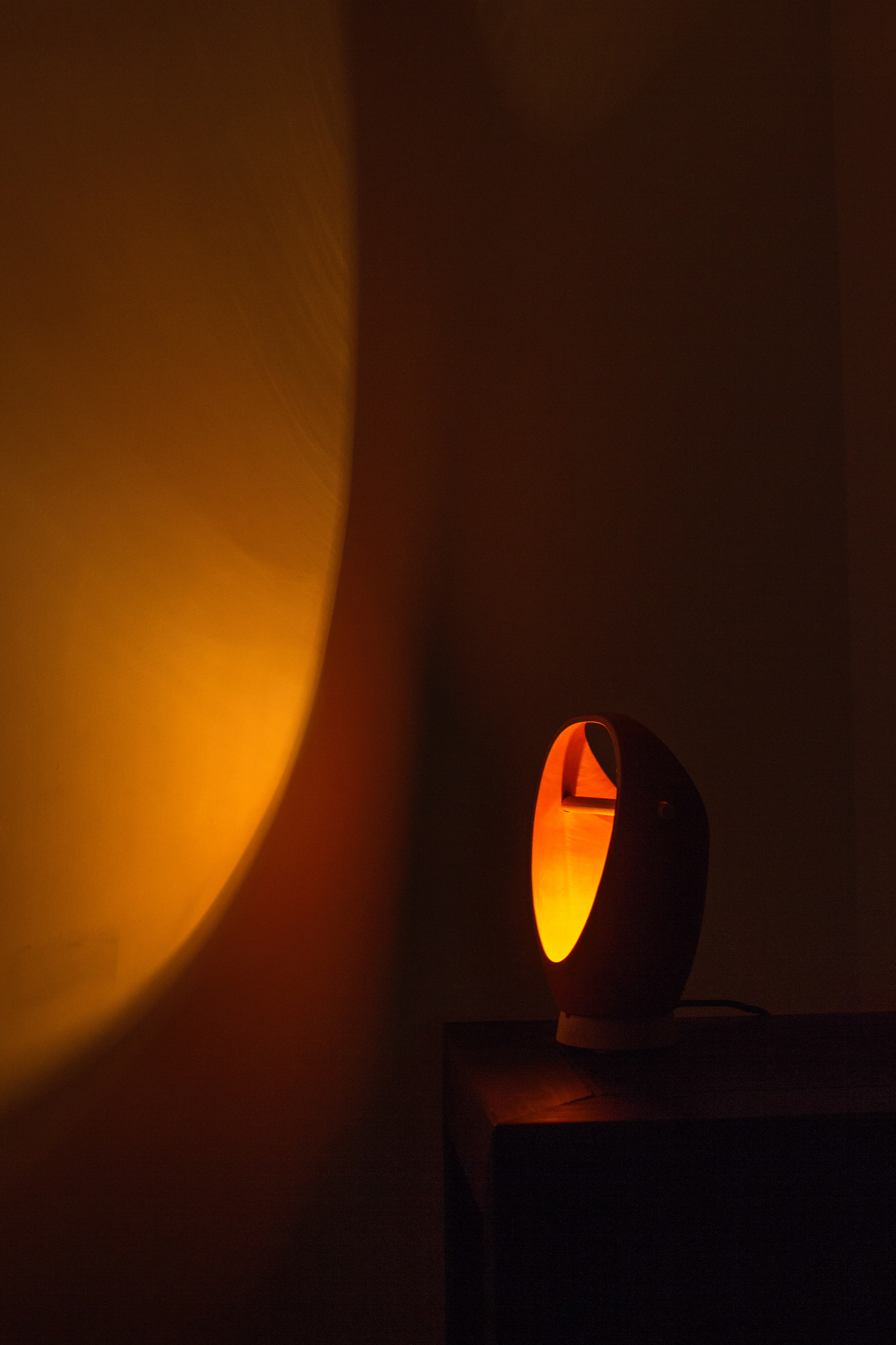 lamps and lanterns，manual，portable，texture of material，