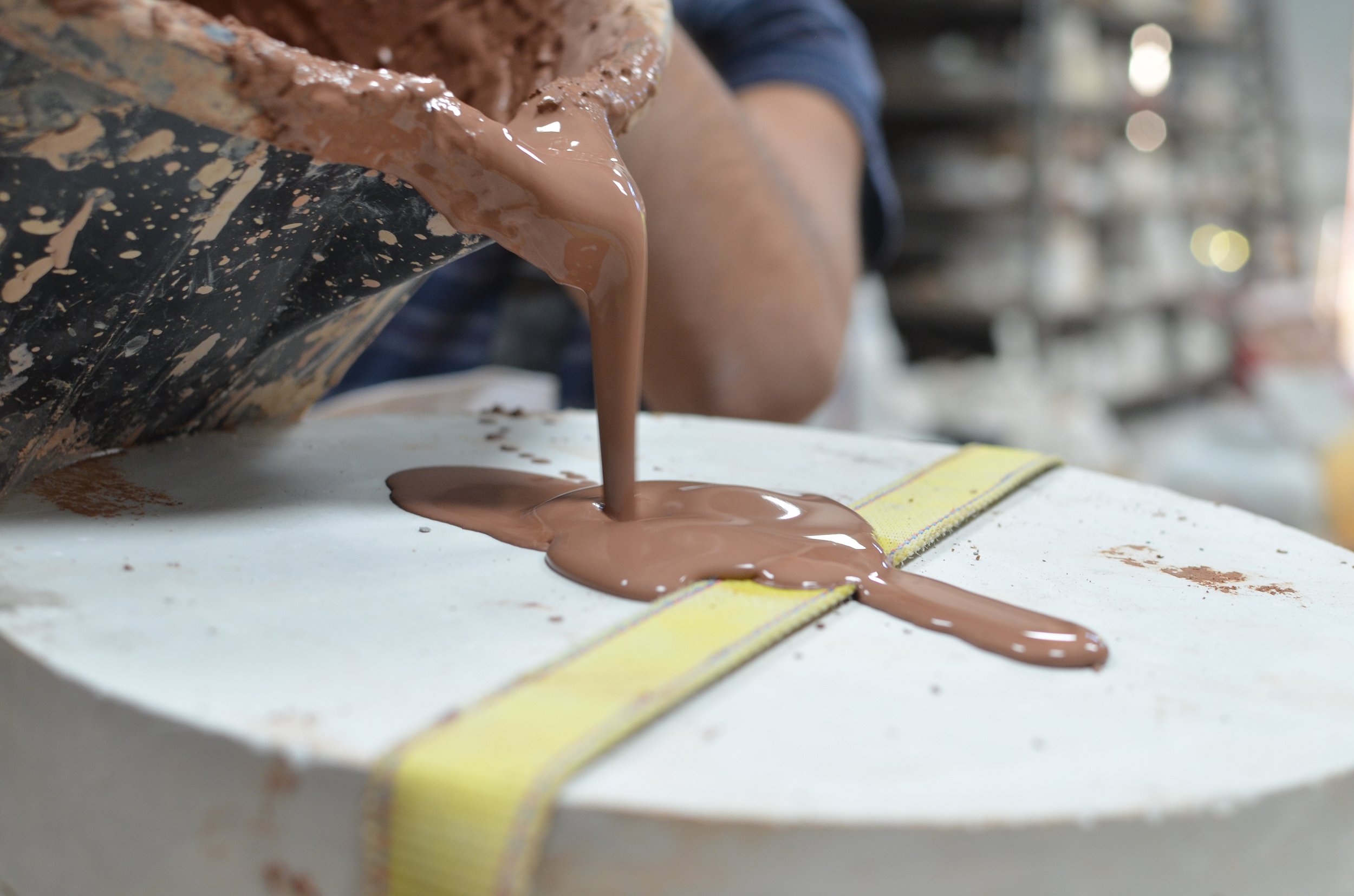 lamps and lanterns，manual，portable，texture of material，