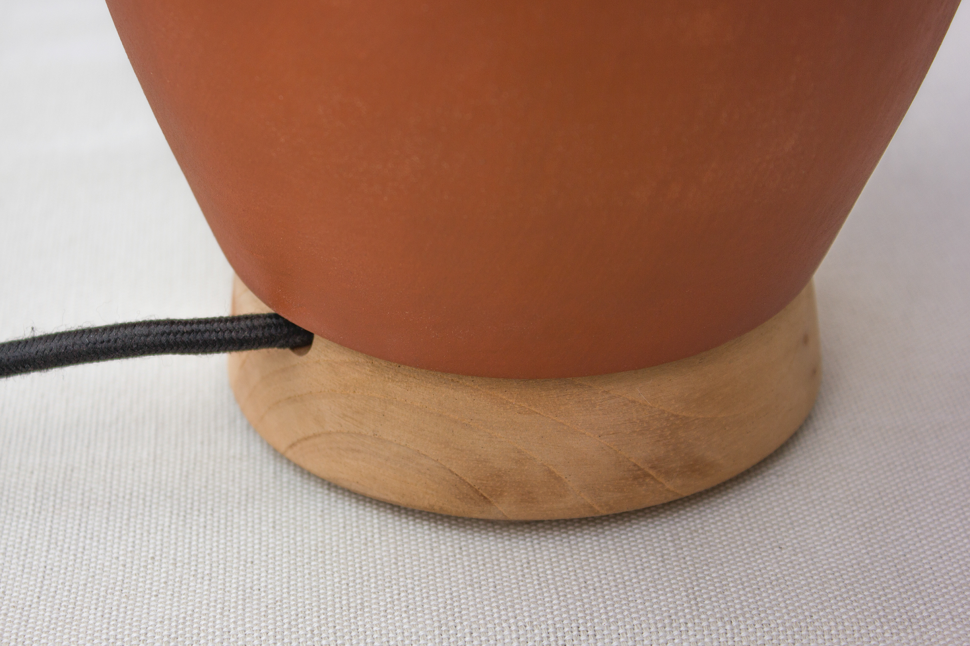 lamps and lanterns，manual，portable，texture of material，