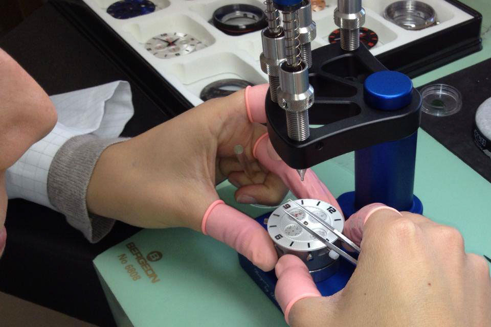 Switzerland，Wrist watch，Wristwatch，Mechanics，Electronics，