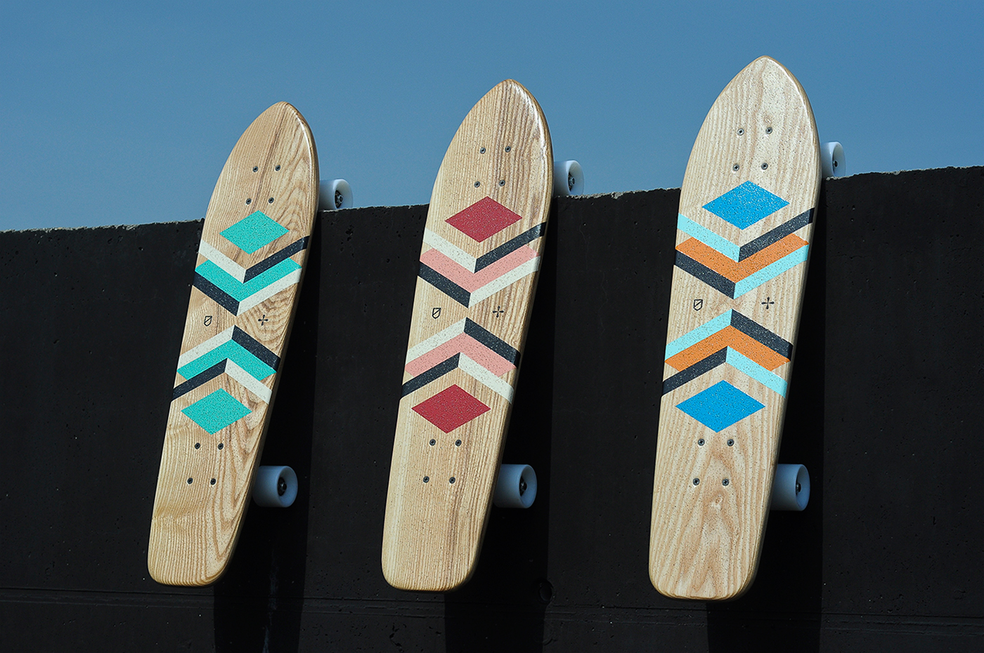 ATYPICAL，graphical，colour，Skate，