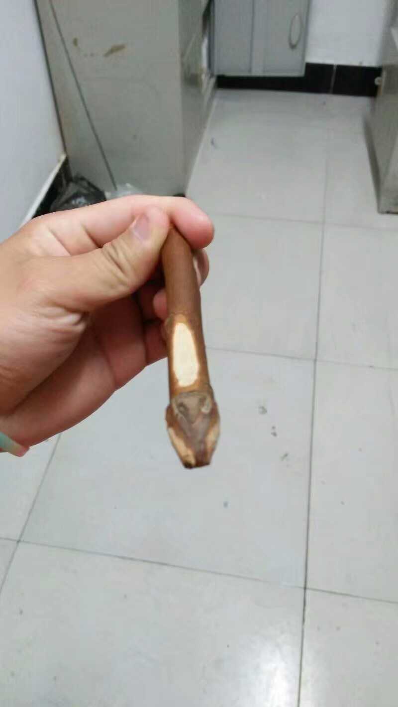 ‘’，slightly，