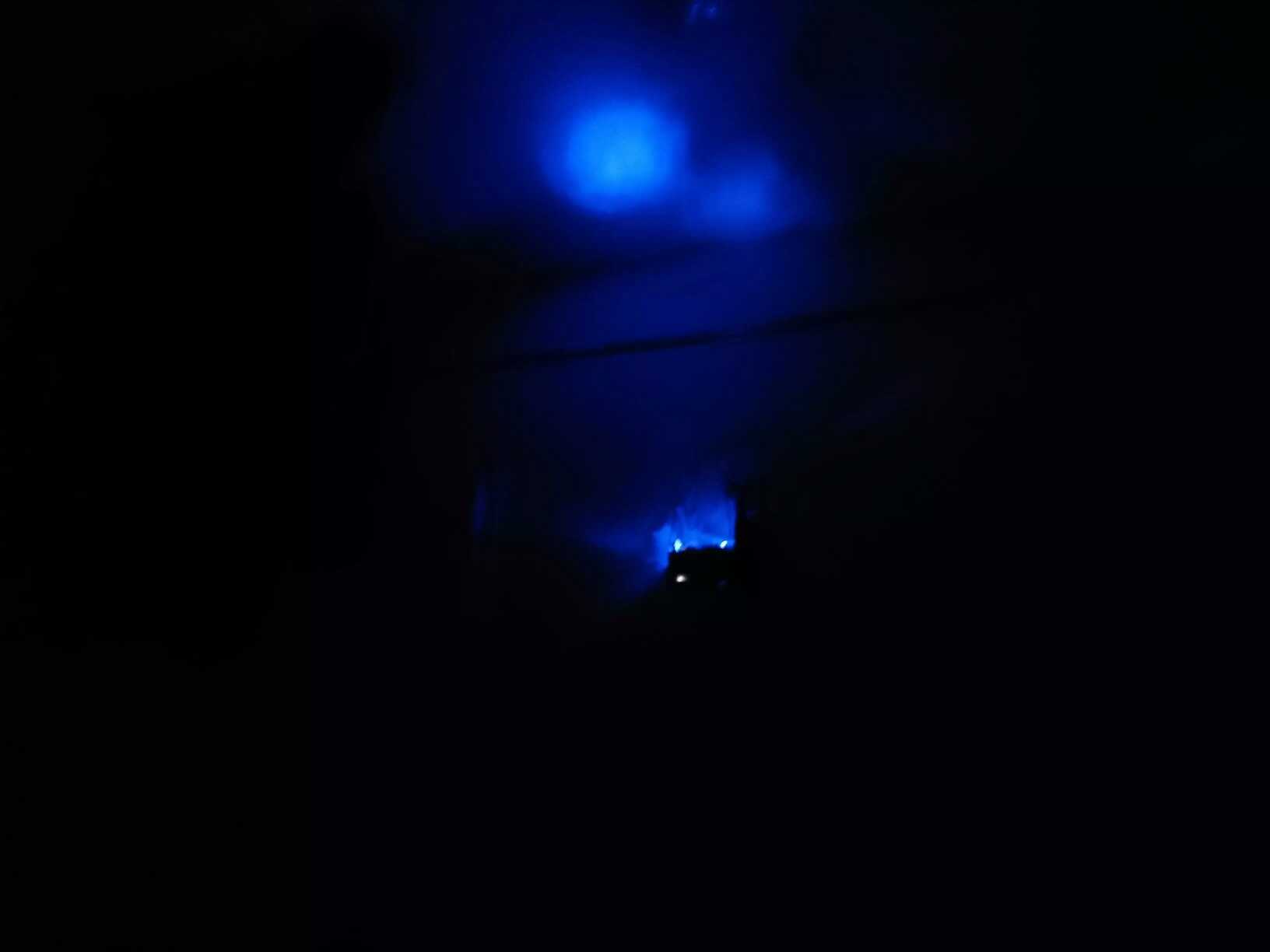 ‘’，slightly，