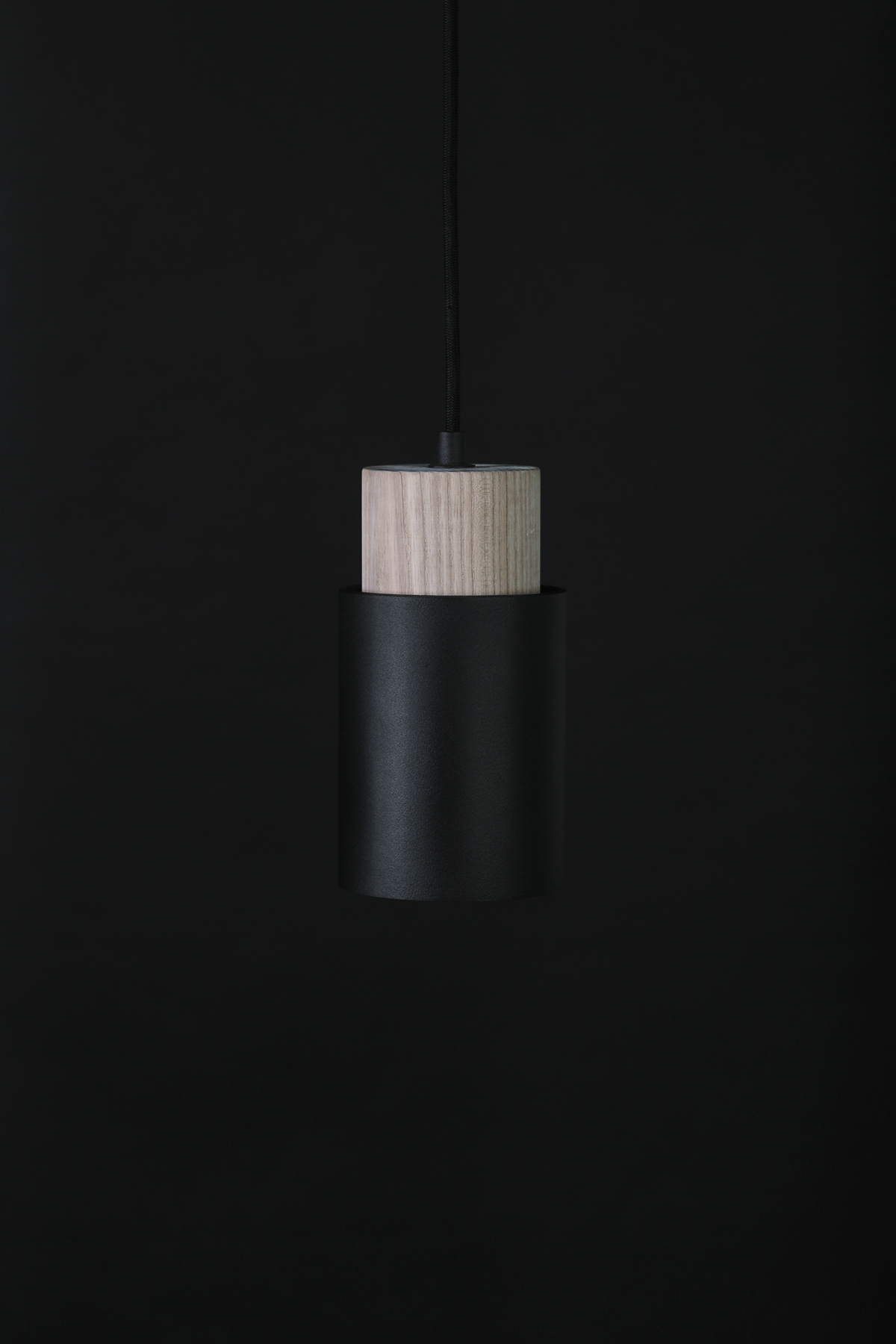 a chandelier，lamps and lanterns，Desk lamp，texture of material，workmanship，black，